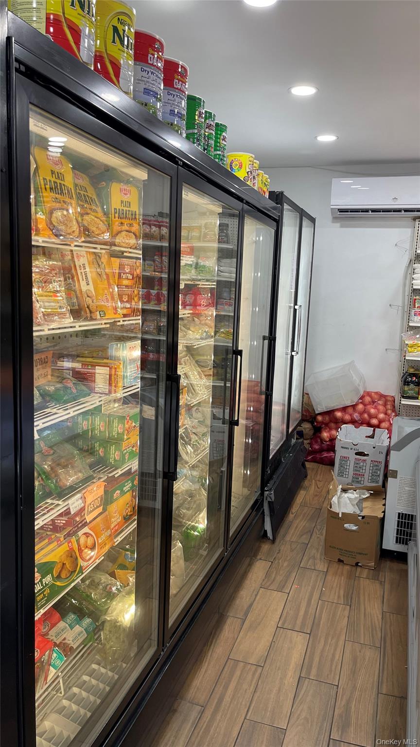 #4 photo, 180-10 Hillside Avenue, クイーンズ区 Jamaica , NY 11432