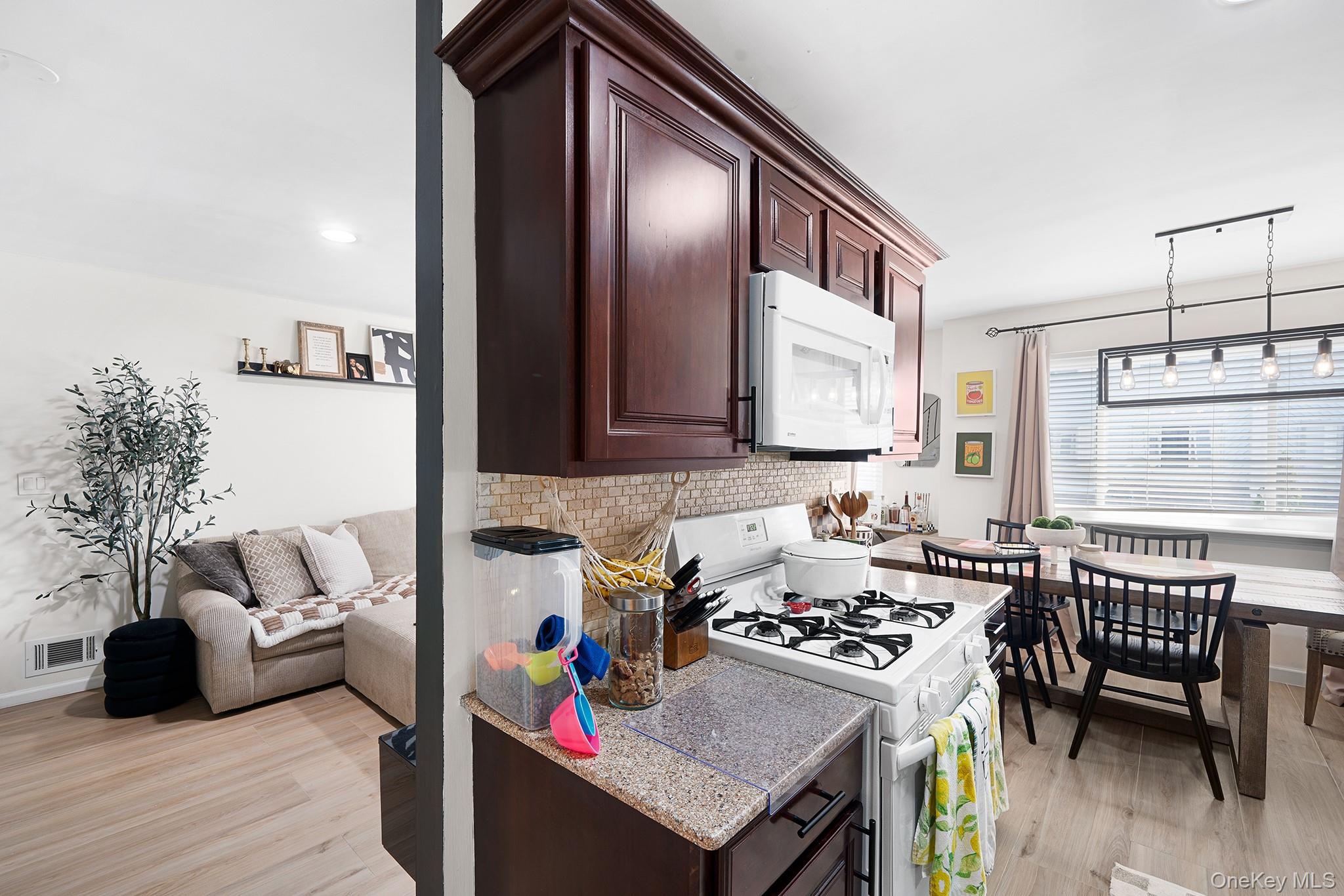 #11 photo, 28 Wirt Lane, Staten Island , NY 10309