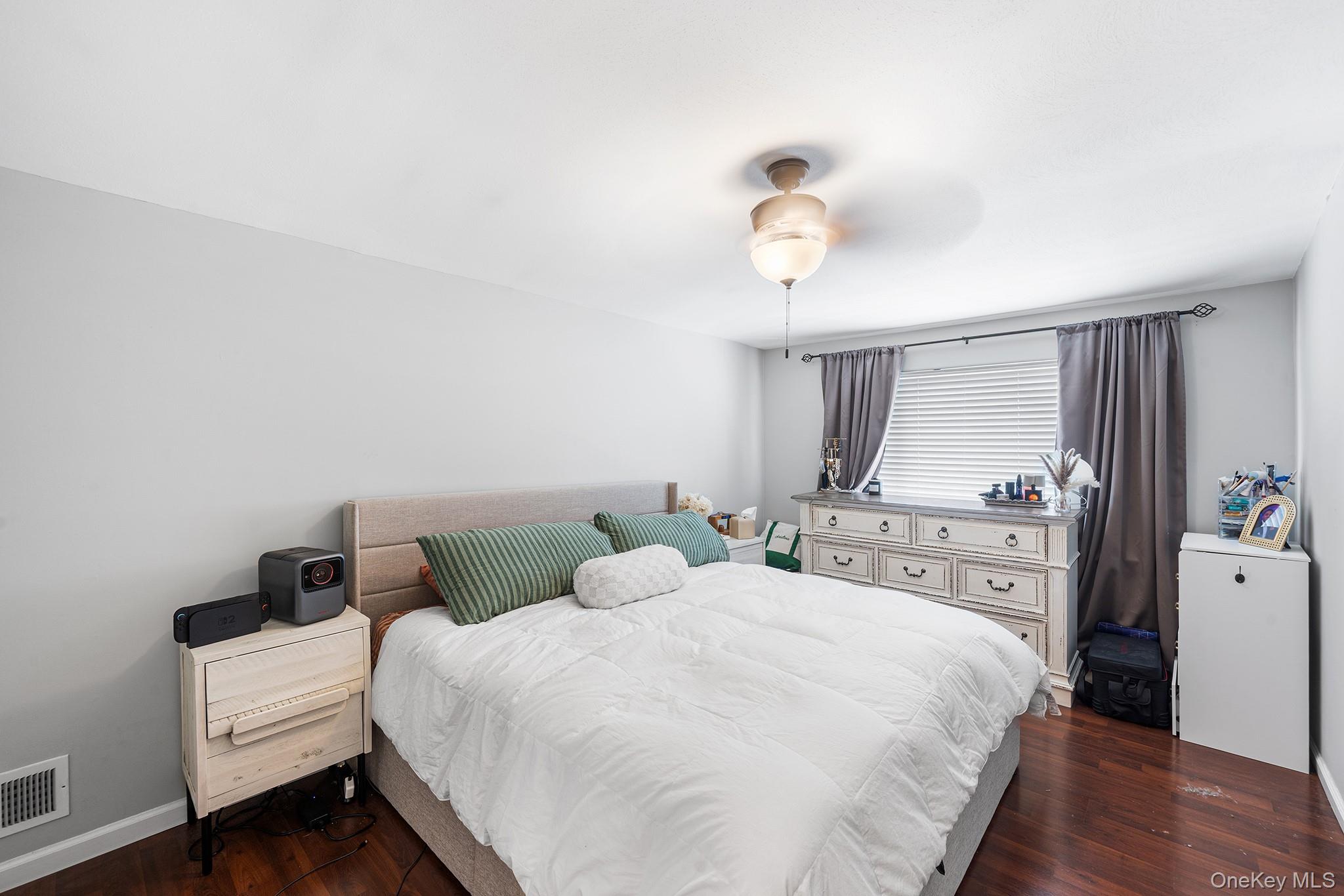 #12 photo, 28 Wirt Lane, Staten Island , NY 10309