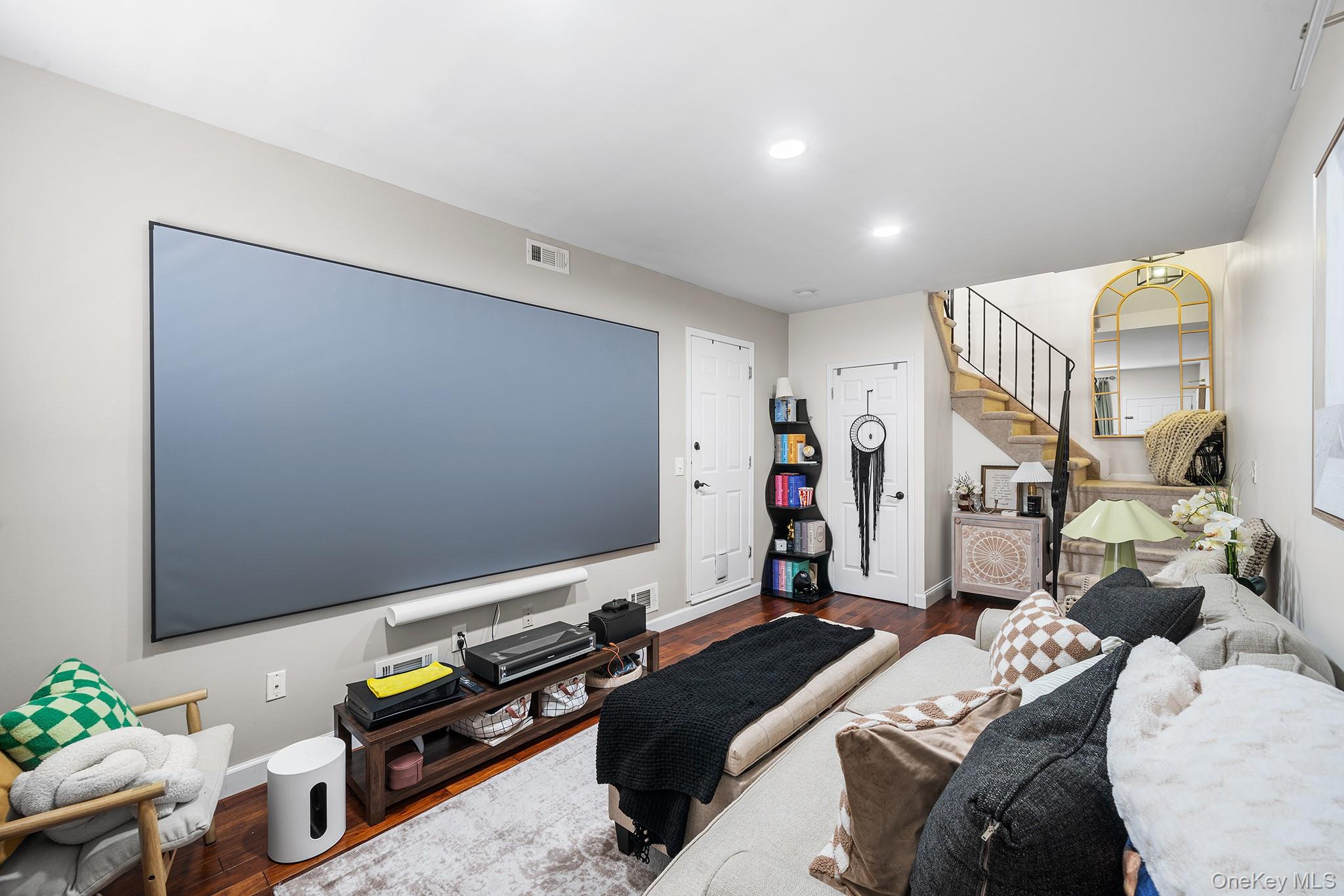 #4 photo, 28 Wirt Lane, Staten Island , NY 10309