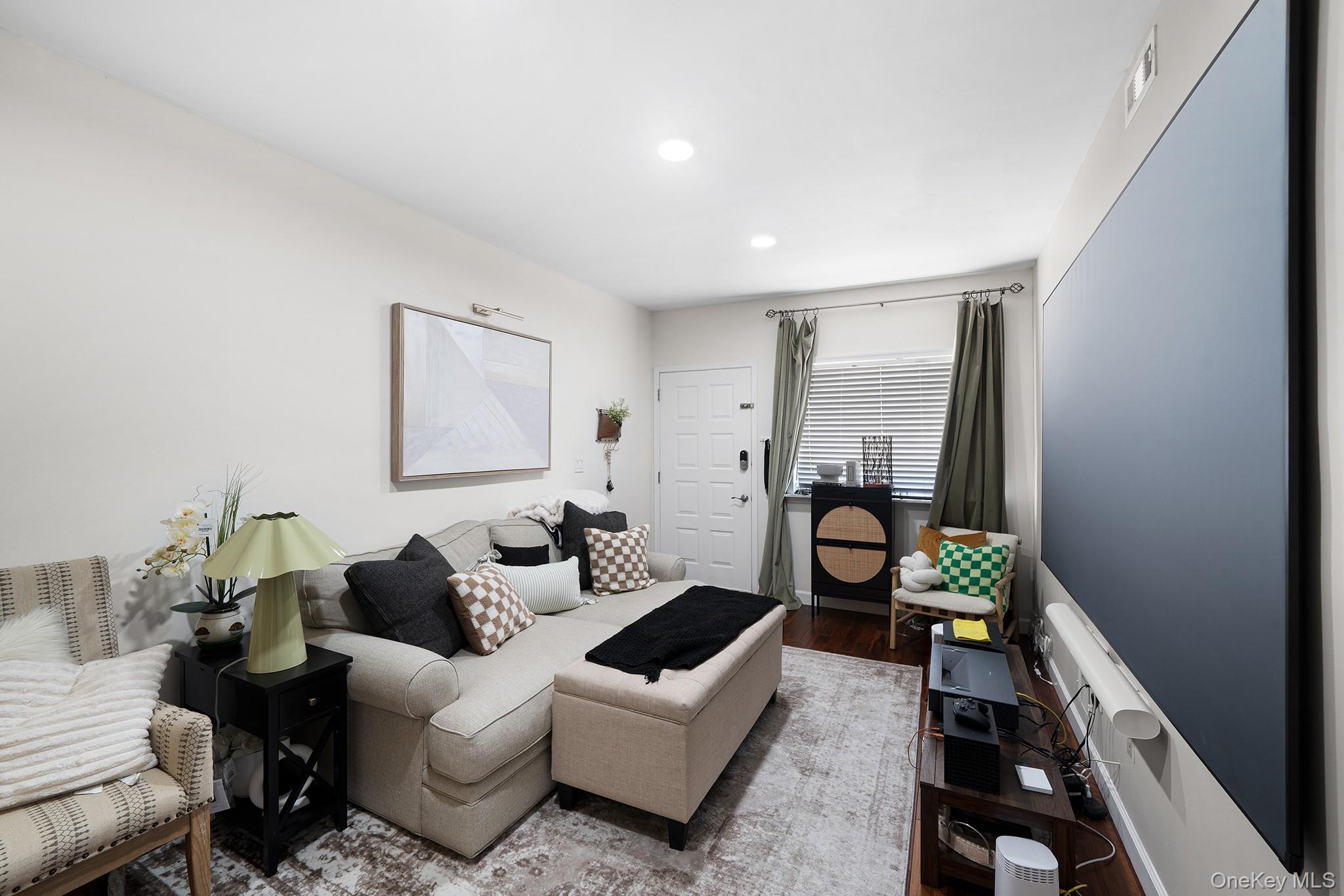 #5 photo, 28 Wirt Lane, Staten Island , NY 10309