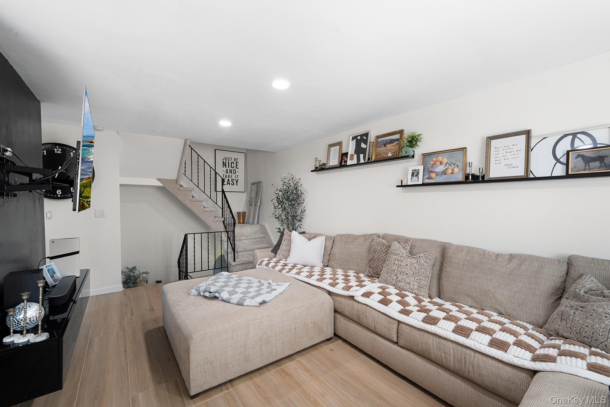 #7 photo, 28 Wirt Lane, Staten Island , NY 10309