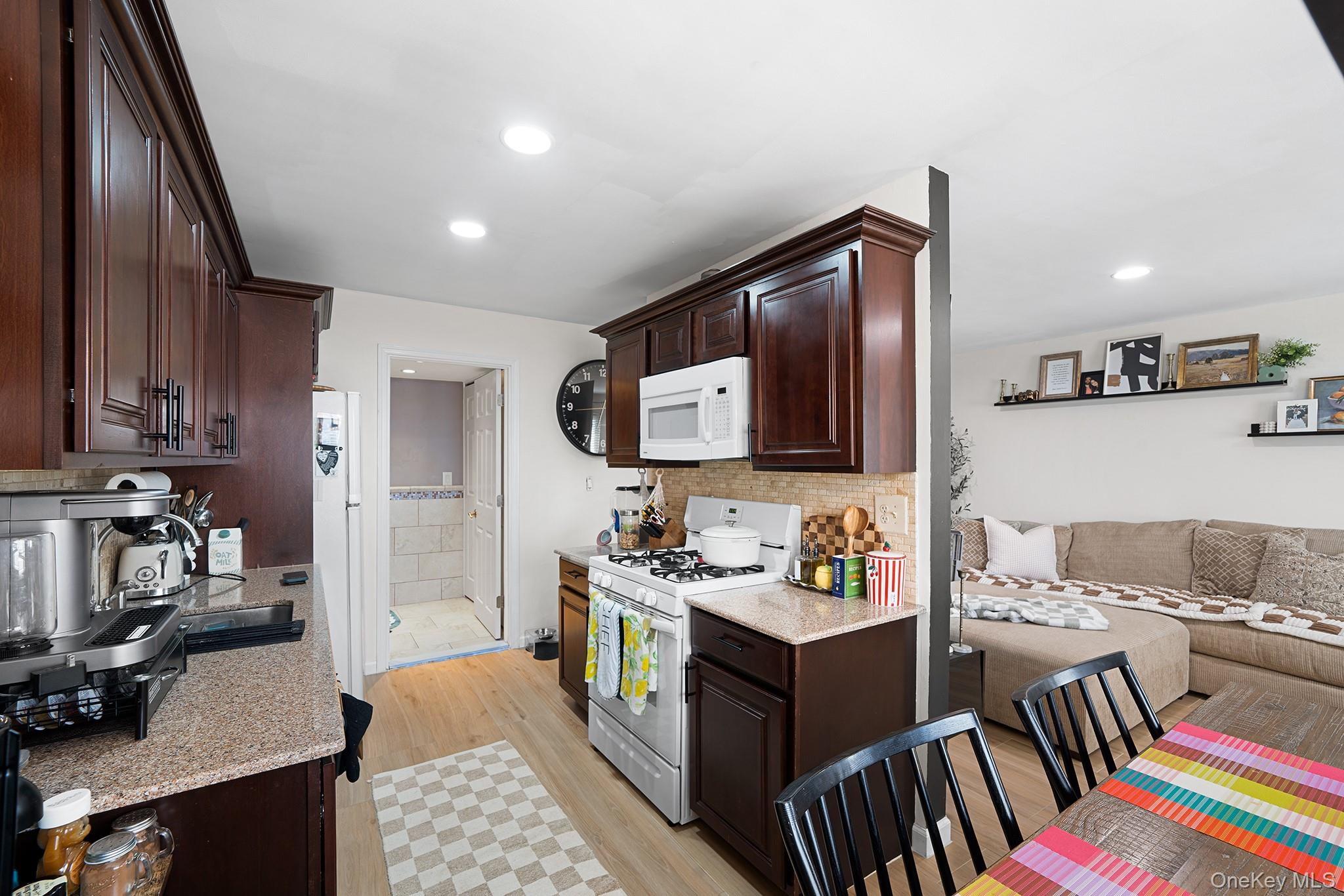 #9 photo, 28 Wirt Lane, Staten Island , NY 10309