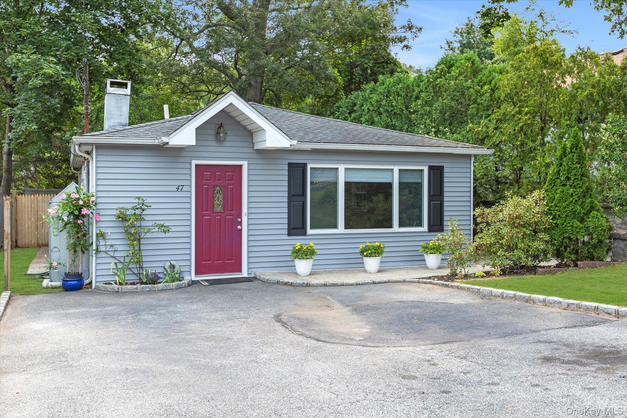 #1 photo, 47 Sunrise Drive, सफ़ोक काउंटी Sound Beach , NY 11789