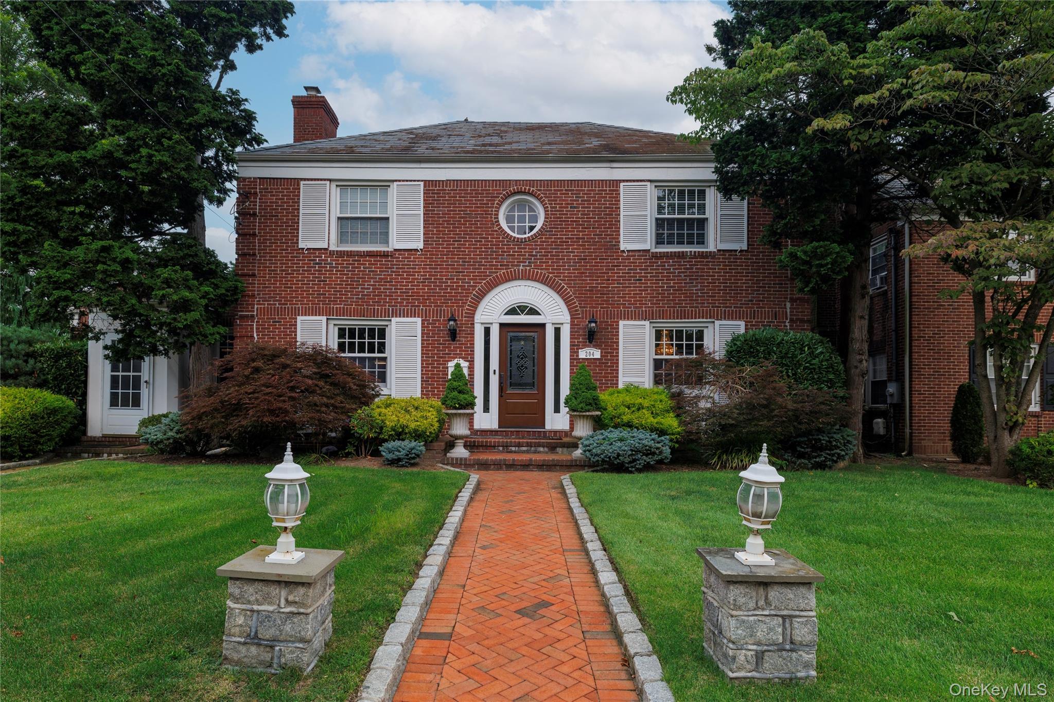 #1 photo, 204 Hempstead Avenue, नासाउ काउंटी Malverne , NY 11565