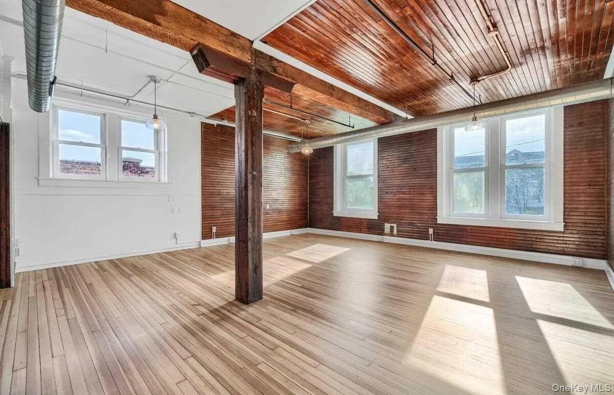 #1 photo, 15 Railroad Avenue, Kingston , NY 12401