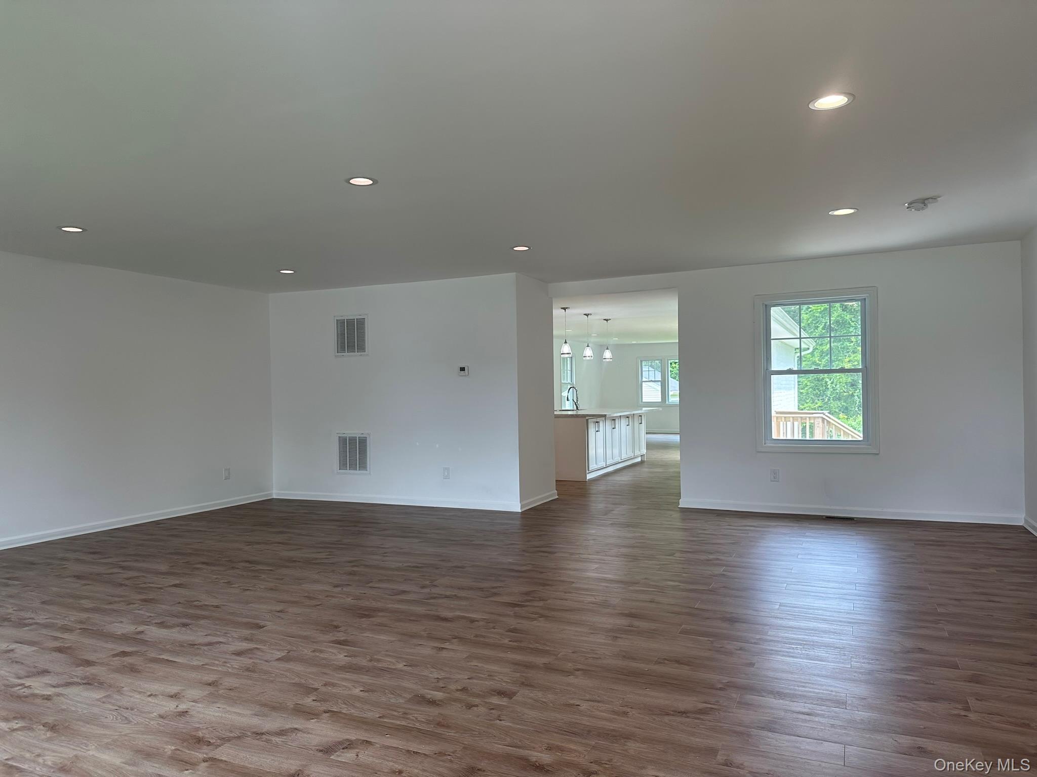 #6 photo, 121 W Main Street, Kings Park , NY 11754