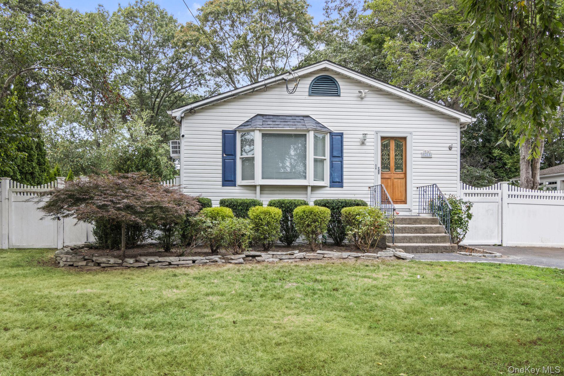 #1 photo, 21 Fox Lane, सफ़ोक काउंटी Shoreham , NY 11786