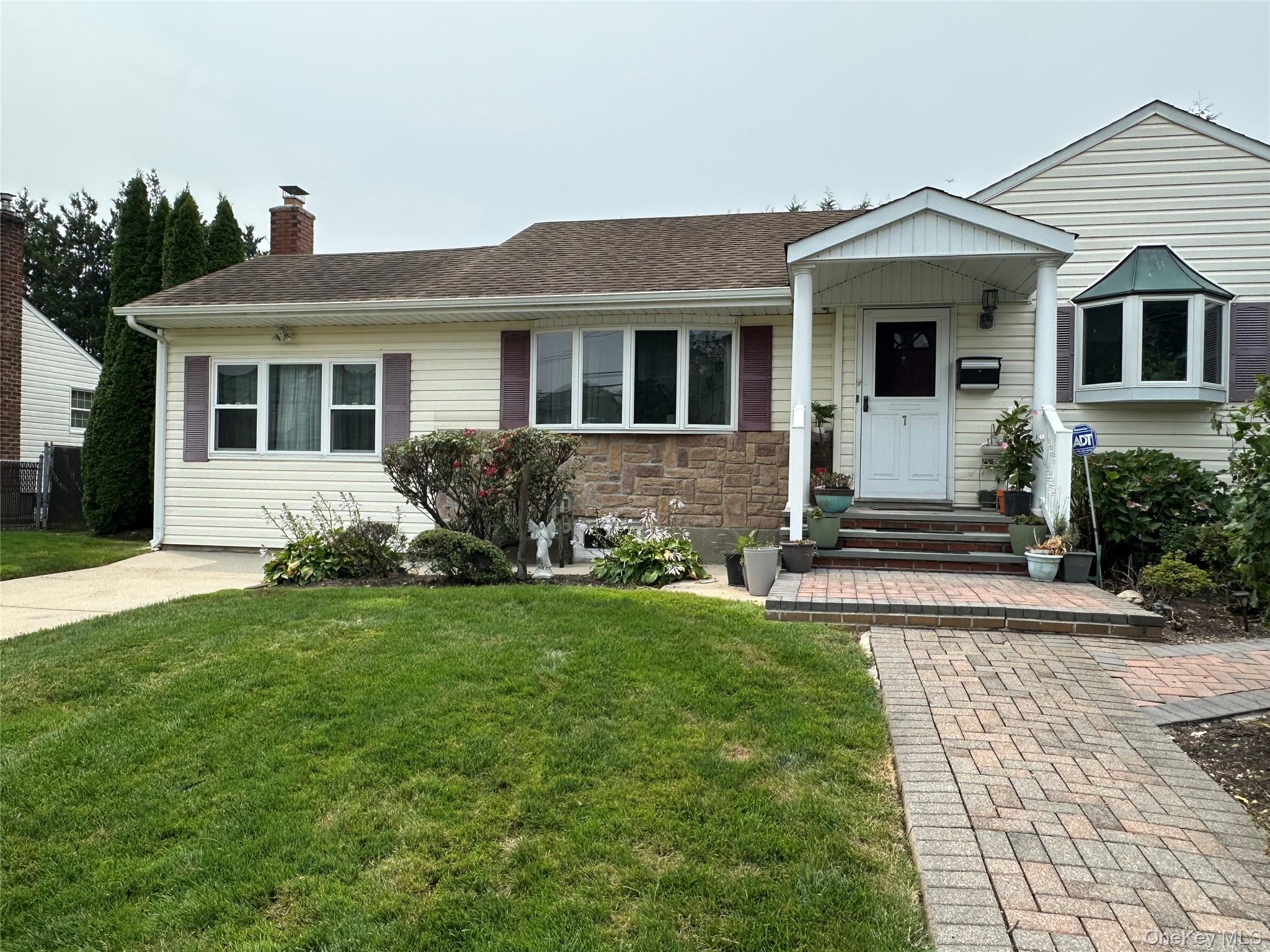 #1 photo, 7 Dogwood Street, Farmingdale , NY 11735