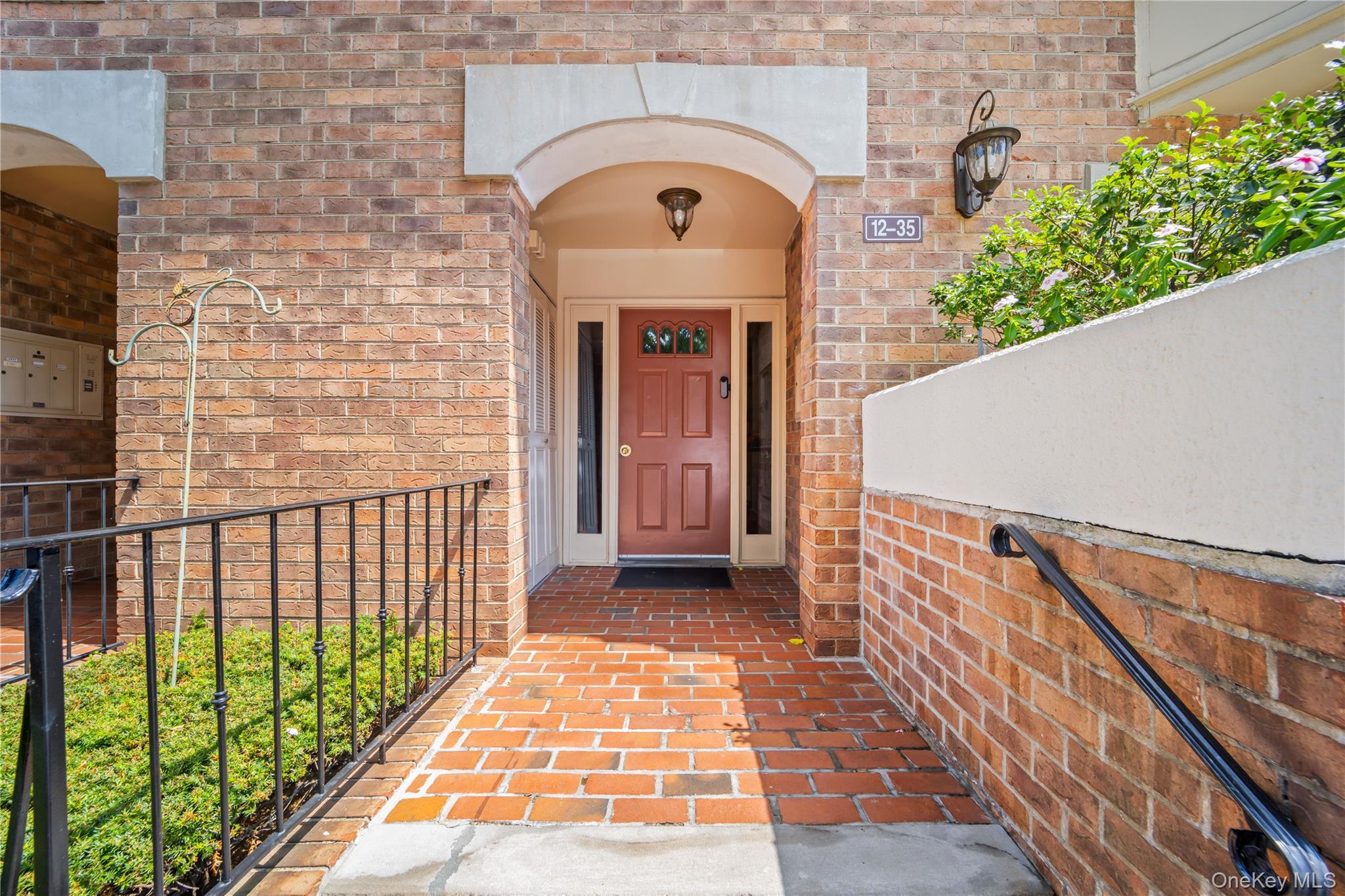 #1 photo, 12-35 Robin Lane, كوينز Bayside , NY 11360