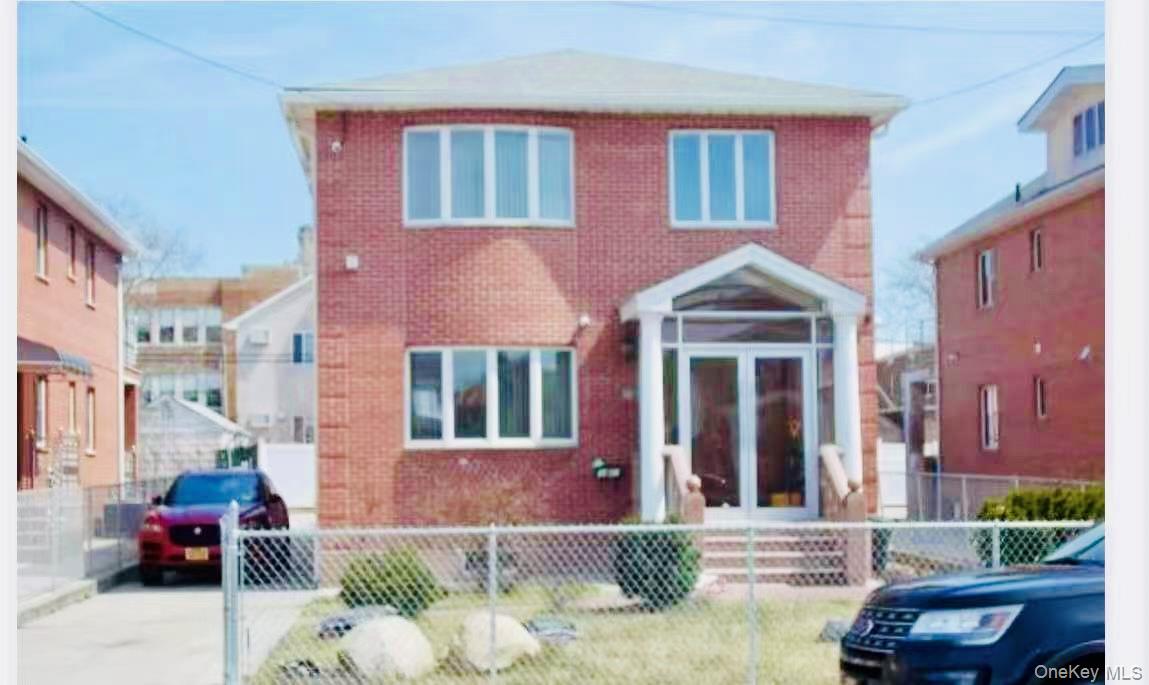 #1 photo, 34-41 201 Street, बेसाइड Bayside , NY 11361