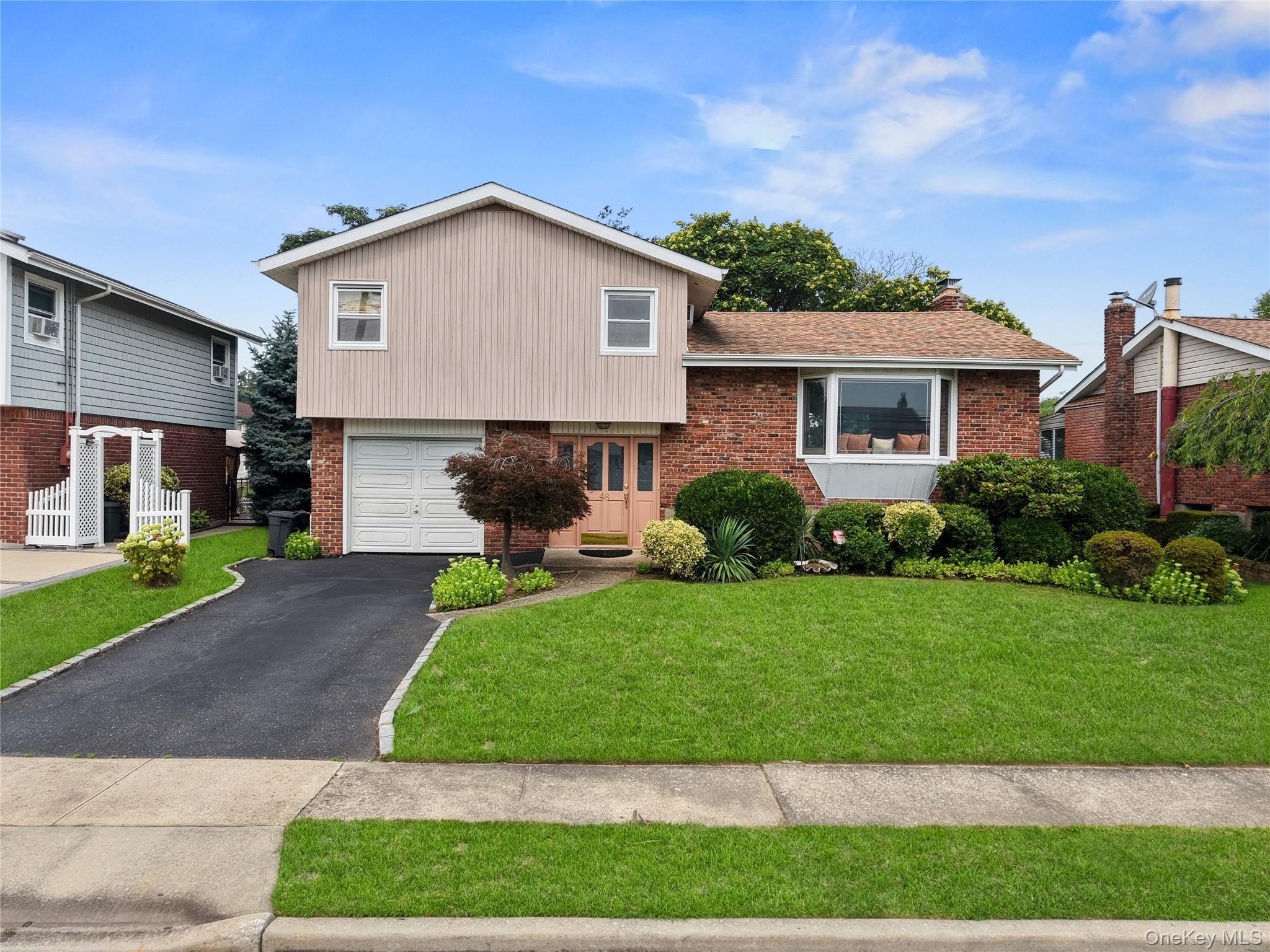 #1 photo, 48 Oxford Road, ナッソー郡 East Rockaway , NY 11518