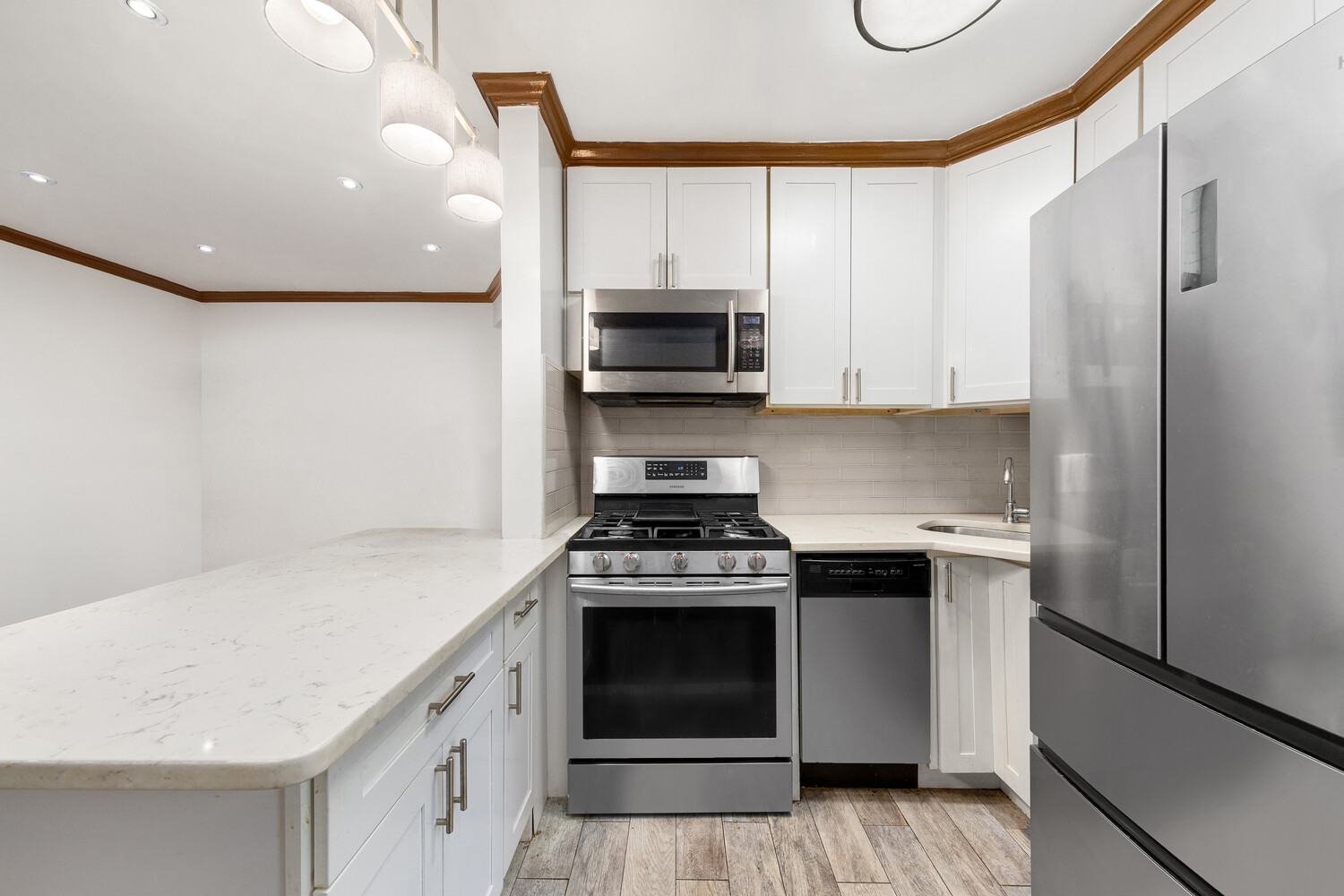 #4 photo, 88-10 34TH Avenue, クイーンズ区 Jackson Heights , NY 11372