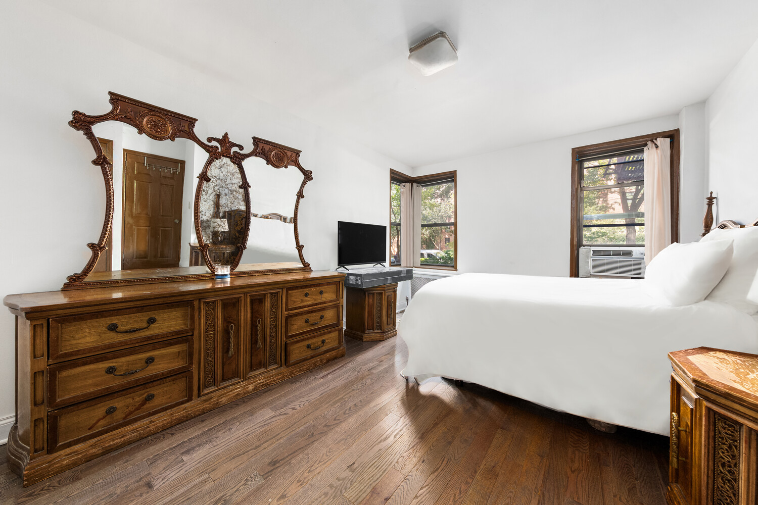 #6 photo, 88-10 34TH Avenue, クイーンズ区 Jackson Heights , NY 11372