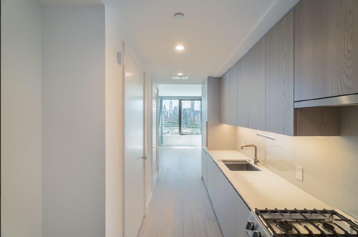 #1 photo, 3 Court Square, クイーンズ区 Hunters Point , NY 11101