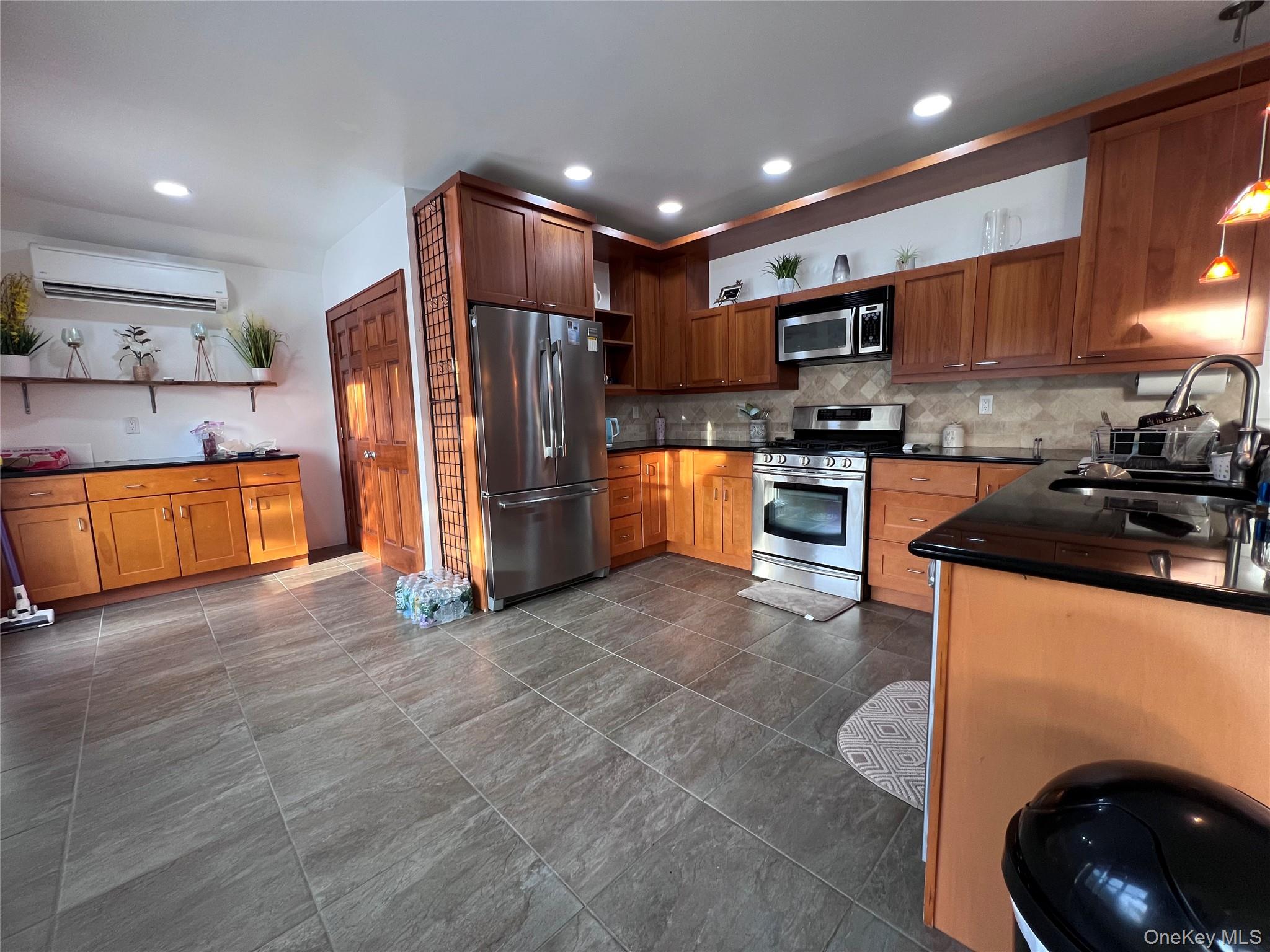 #7 photo, 3442 Colony Drive, Baldwin Harbor , NY 11510