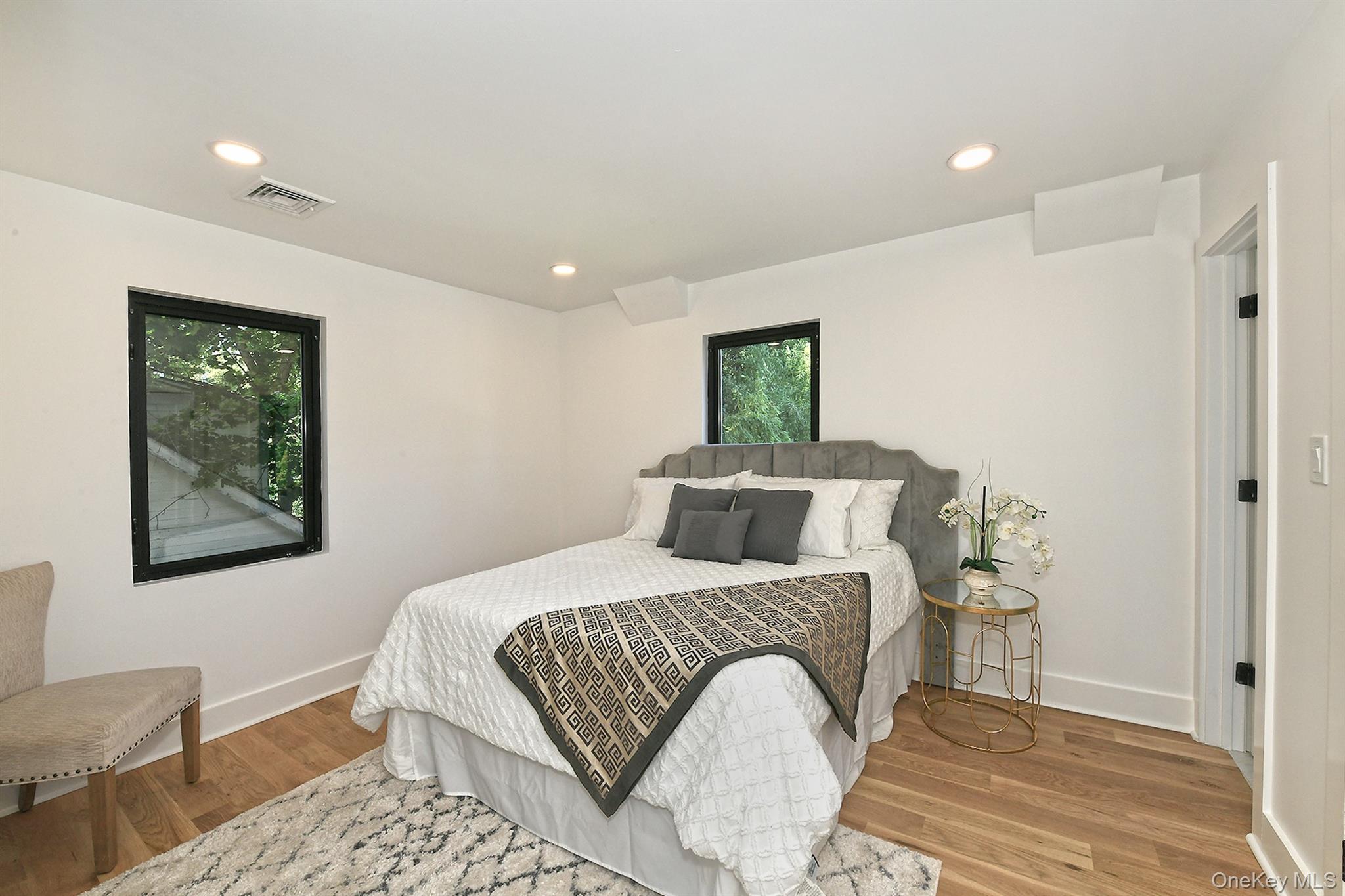 #14 photo, 33 Van Nostrand Avenue, ナッソー郡 Great Neck , NY 11024