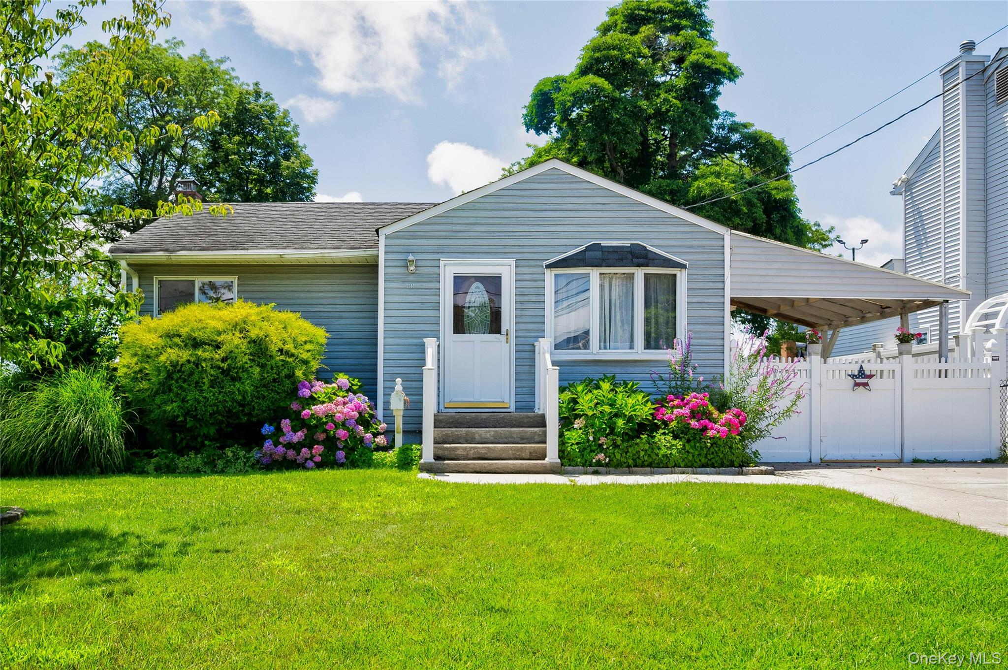 #1 photo, 465 N Monroe Avenue, Lindenhurst , NY 11757