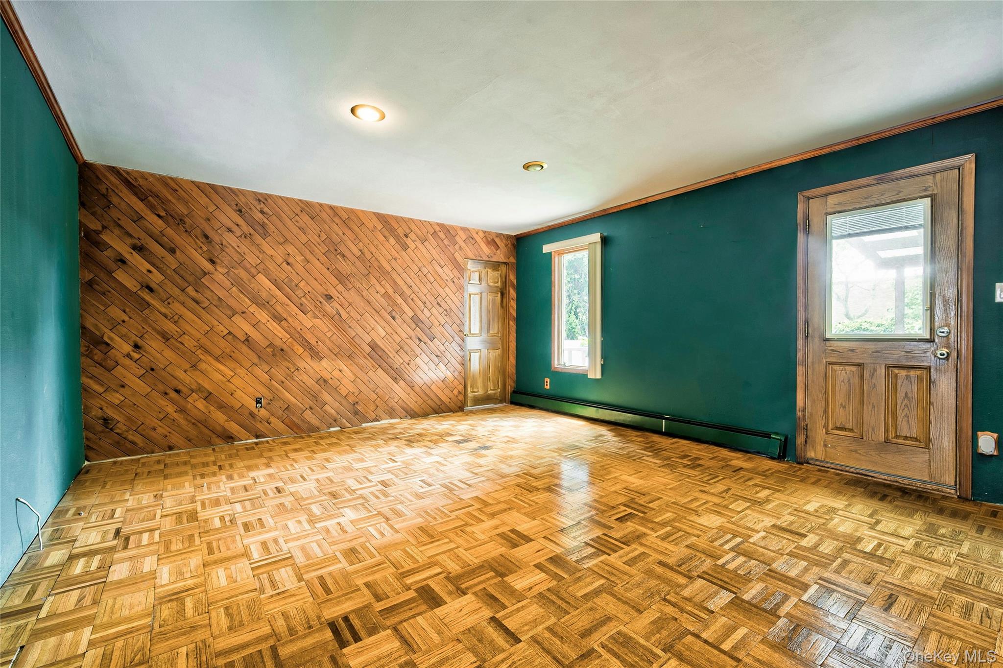 #11 photo, 465 N Monroe Avenue, Lindenhurst , NY 11757