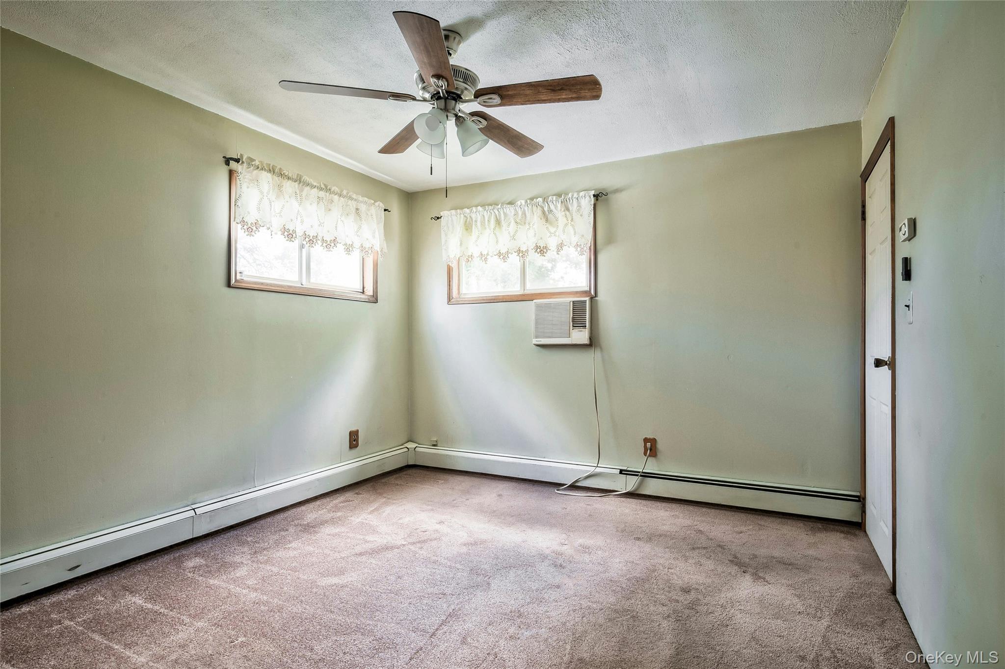 #16 photo, 465 N Monroe Avenue, Lindenhurst , NY 11757