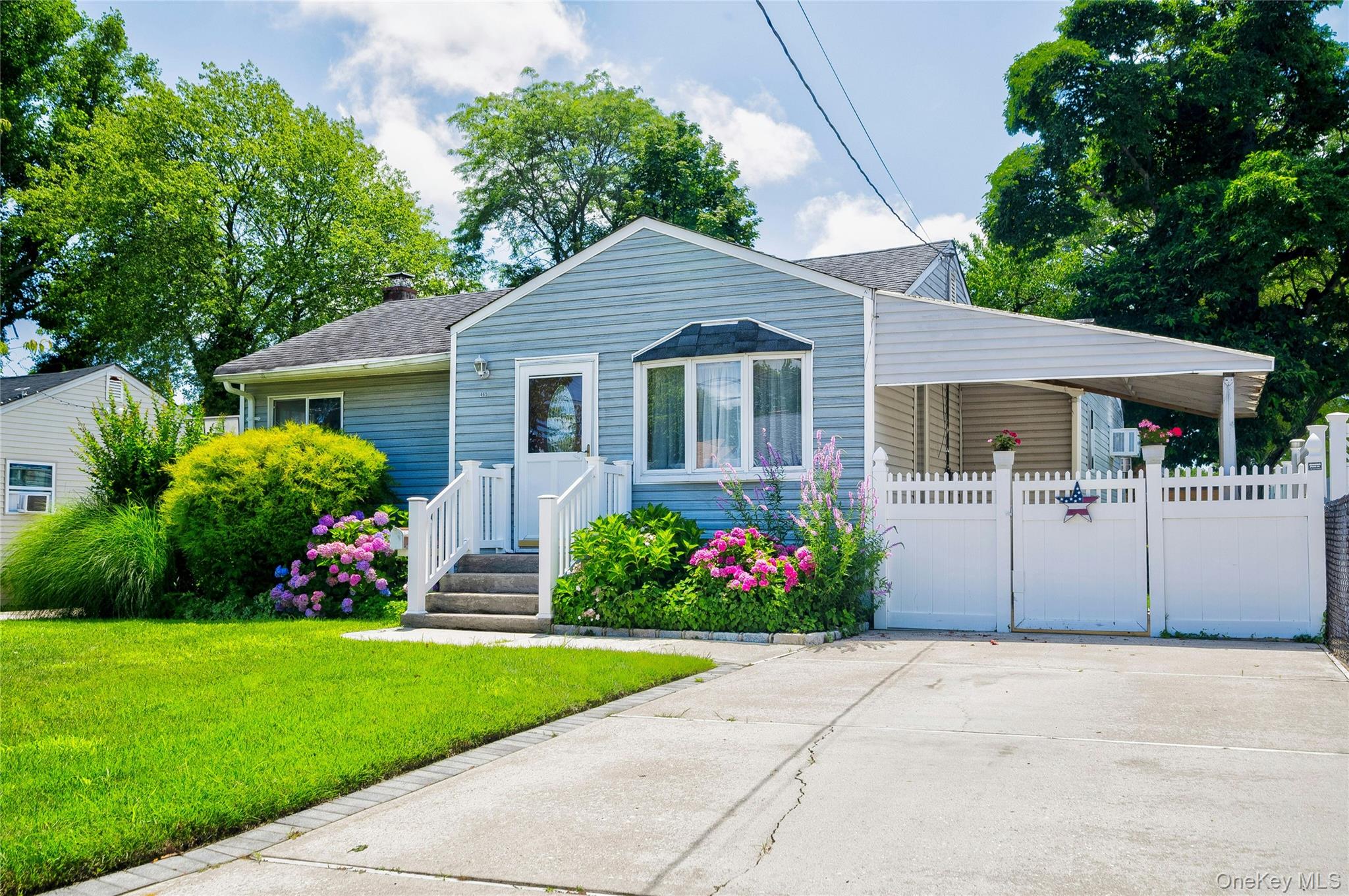 #2 photo, 465 N Monroe Avenue, Lindenhurst , NY 11757