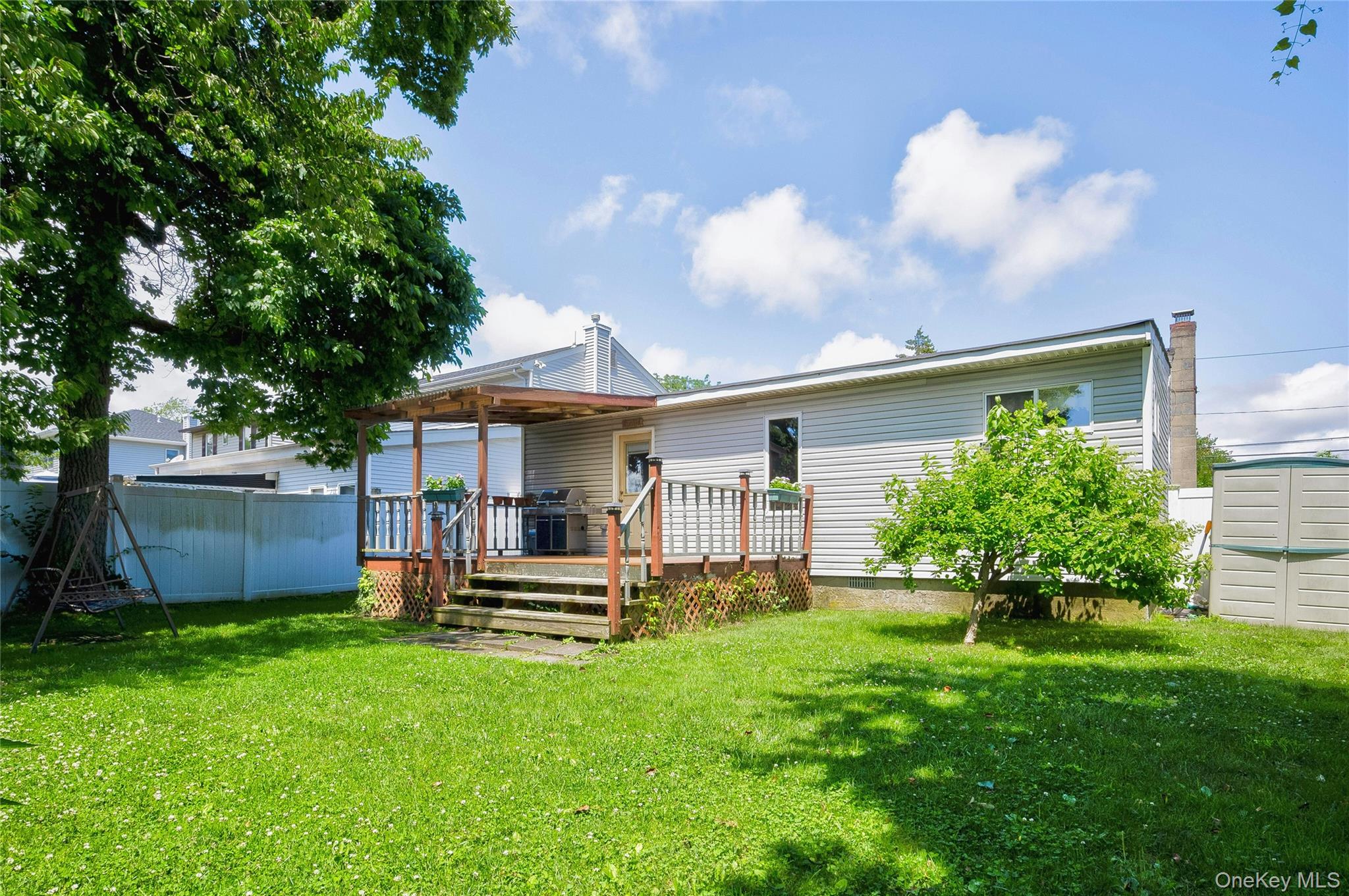 #20 photo, 465 N Monroe Avenue, Lindenhurst , NY 11757