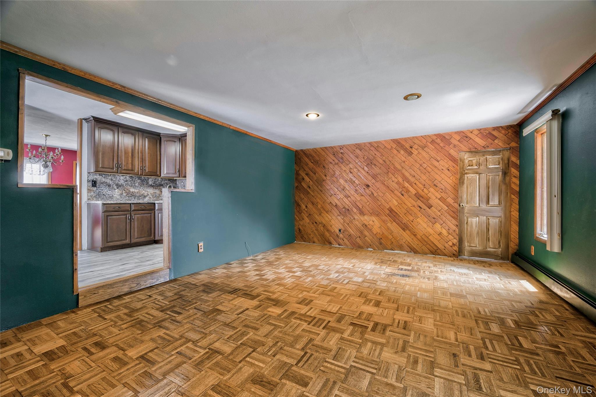 #7 photo, 465 N Monroe Avenue, Lindenhurst , NY 11757