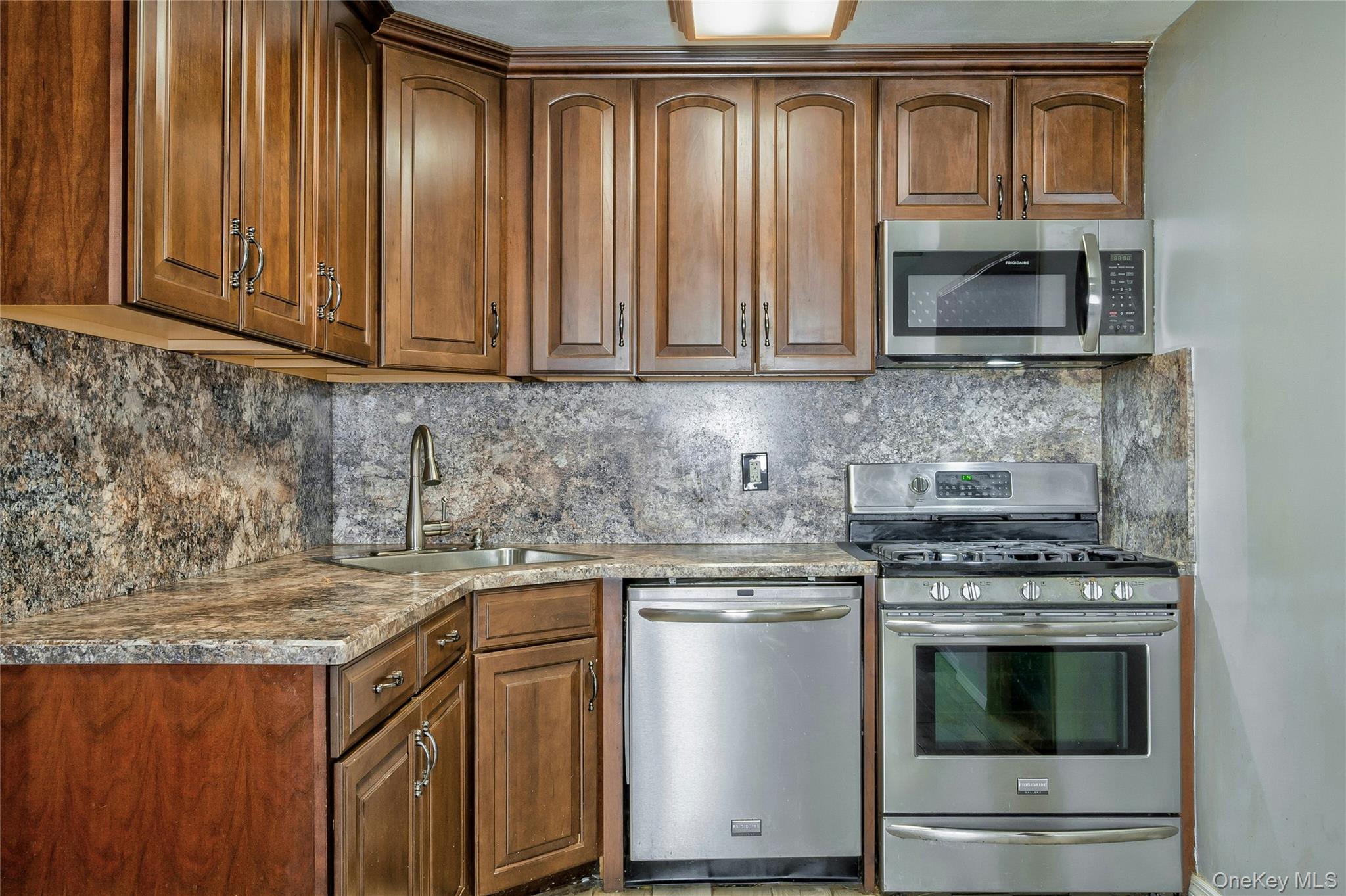 #8 photo, 465 N Monroe Avenue, Lindenhurst , NY 11757