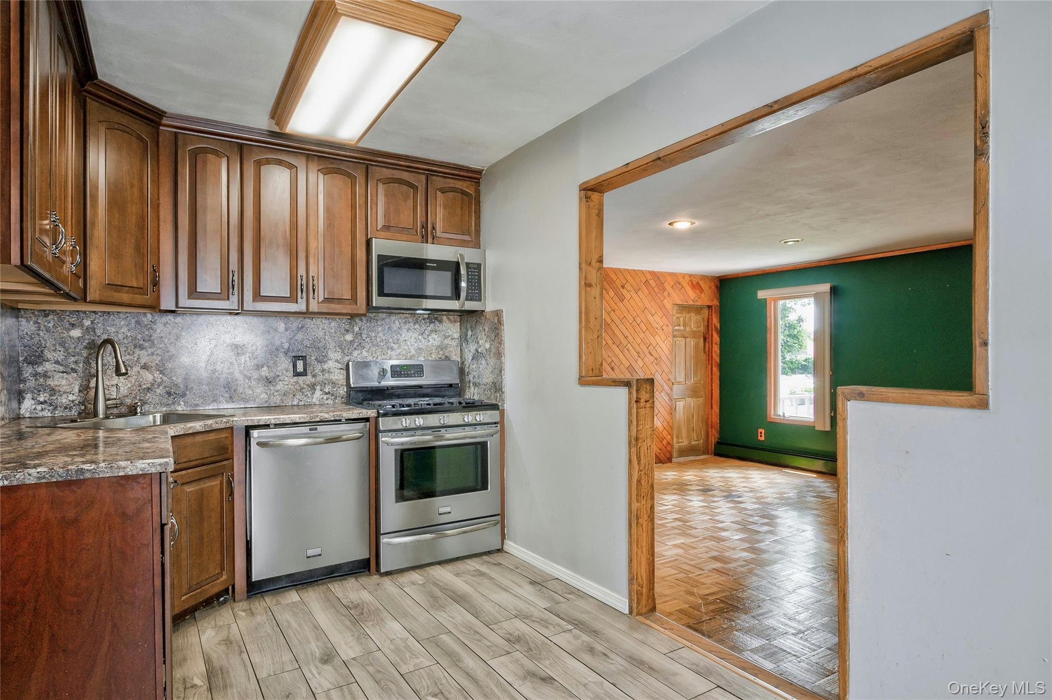 #9 photo, 465 N Monroe Avenue, Lindenhurst , NY 11757