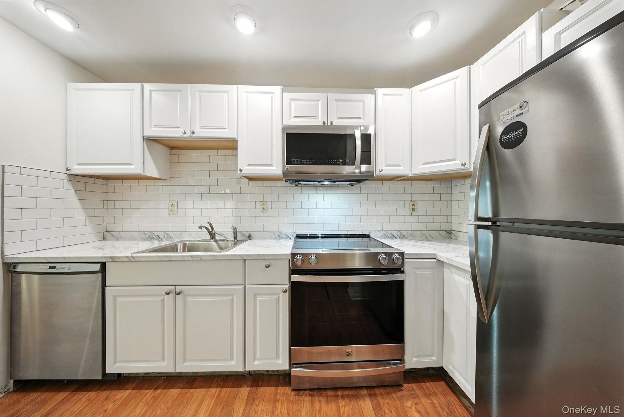 #11 photo, 4 Aspen Court, Woodbury , NY 10930