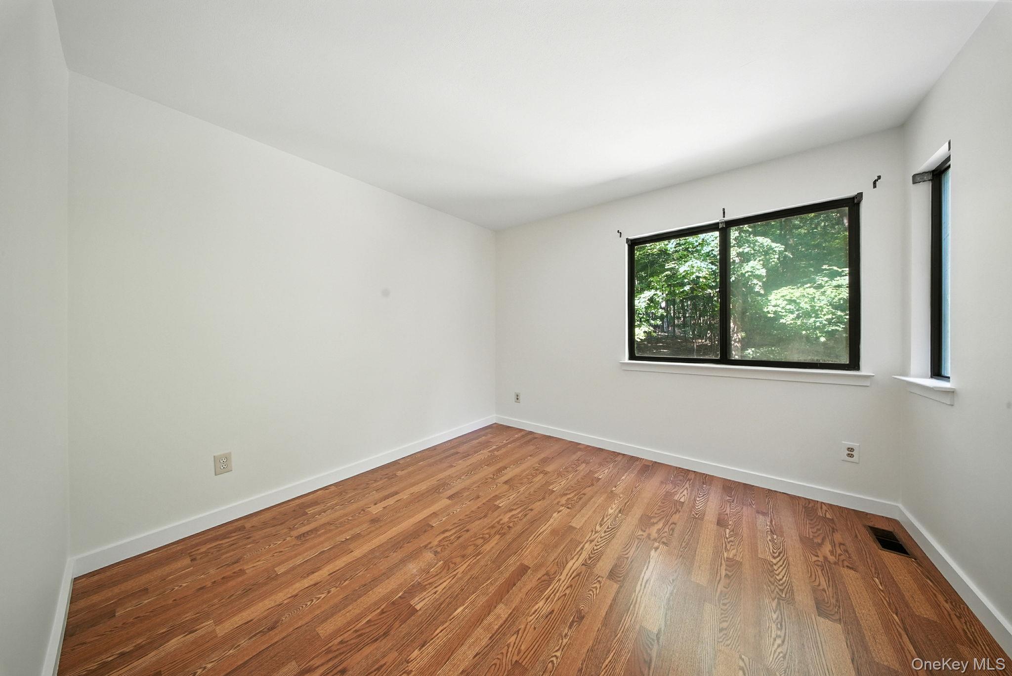 #16 photo, 4 Aspen Court, Woodbury , NY 10930