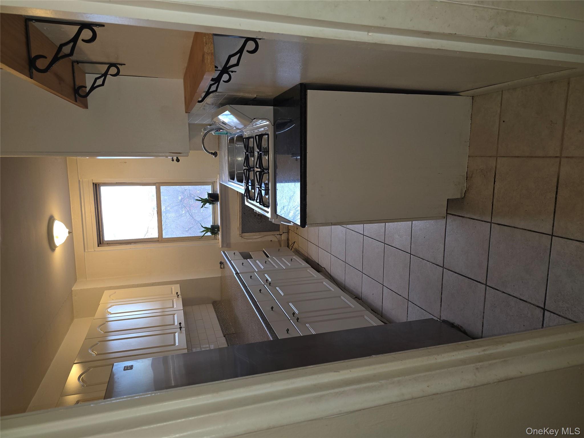 #9 photo, 80 Knolls Crescent, Bronx , NY 10463