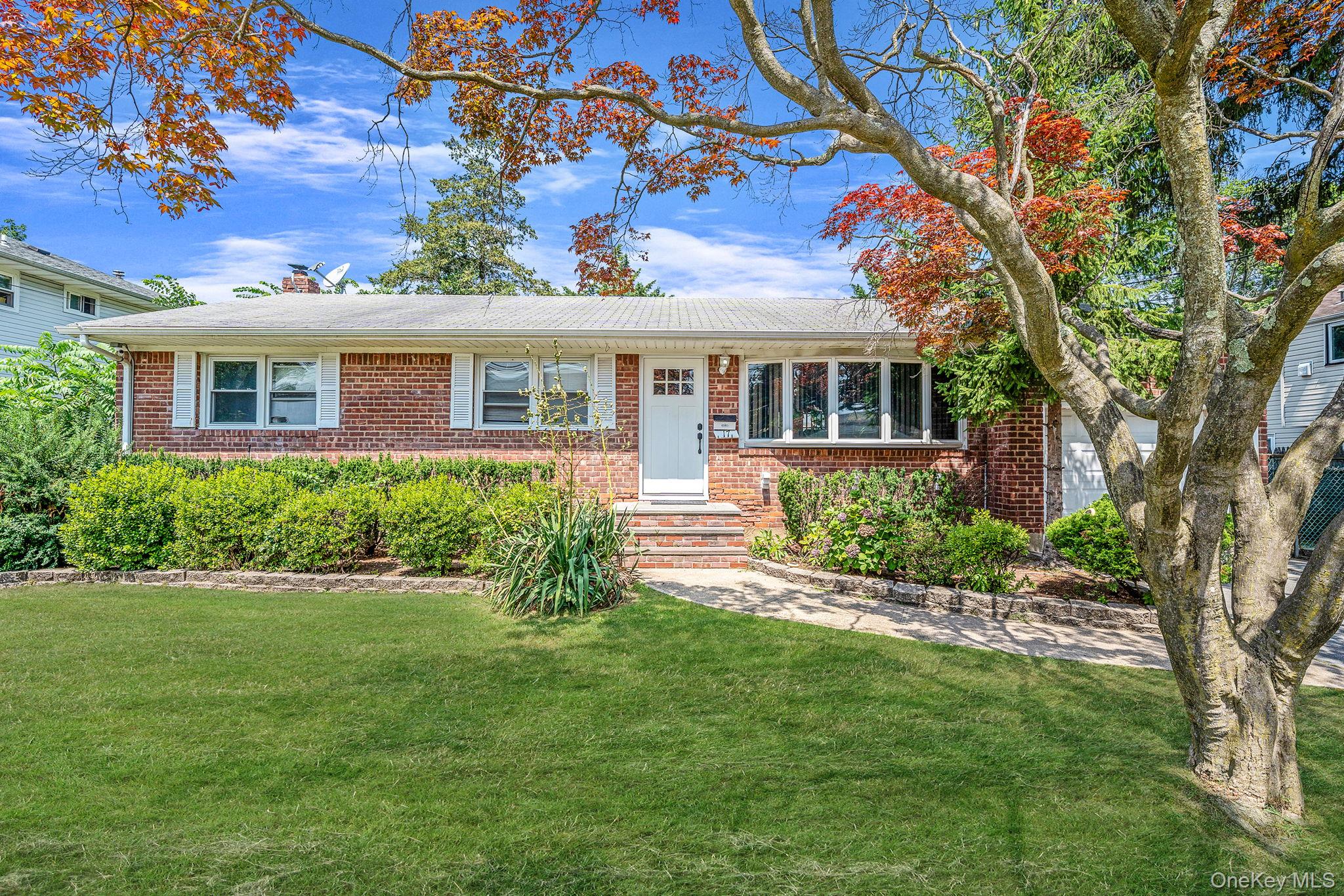 #1 photo, 17 McKinley Avenue, ナッソー郡 Farmingdale , NY 11735