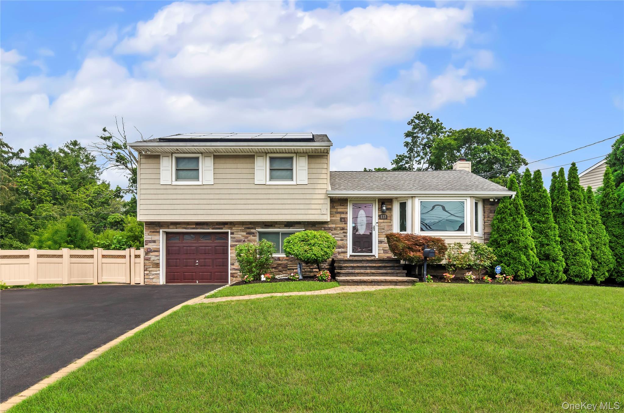 #1 photo, 133 Wilherm Lane, सफ़ोक काउंटी West Islip , NY 11795