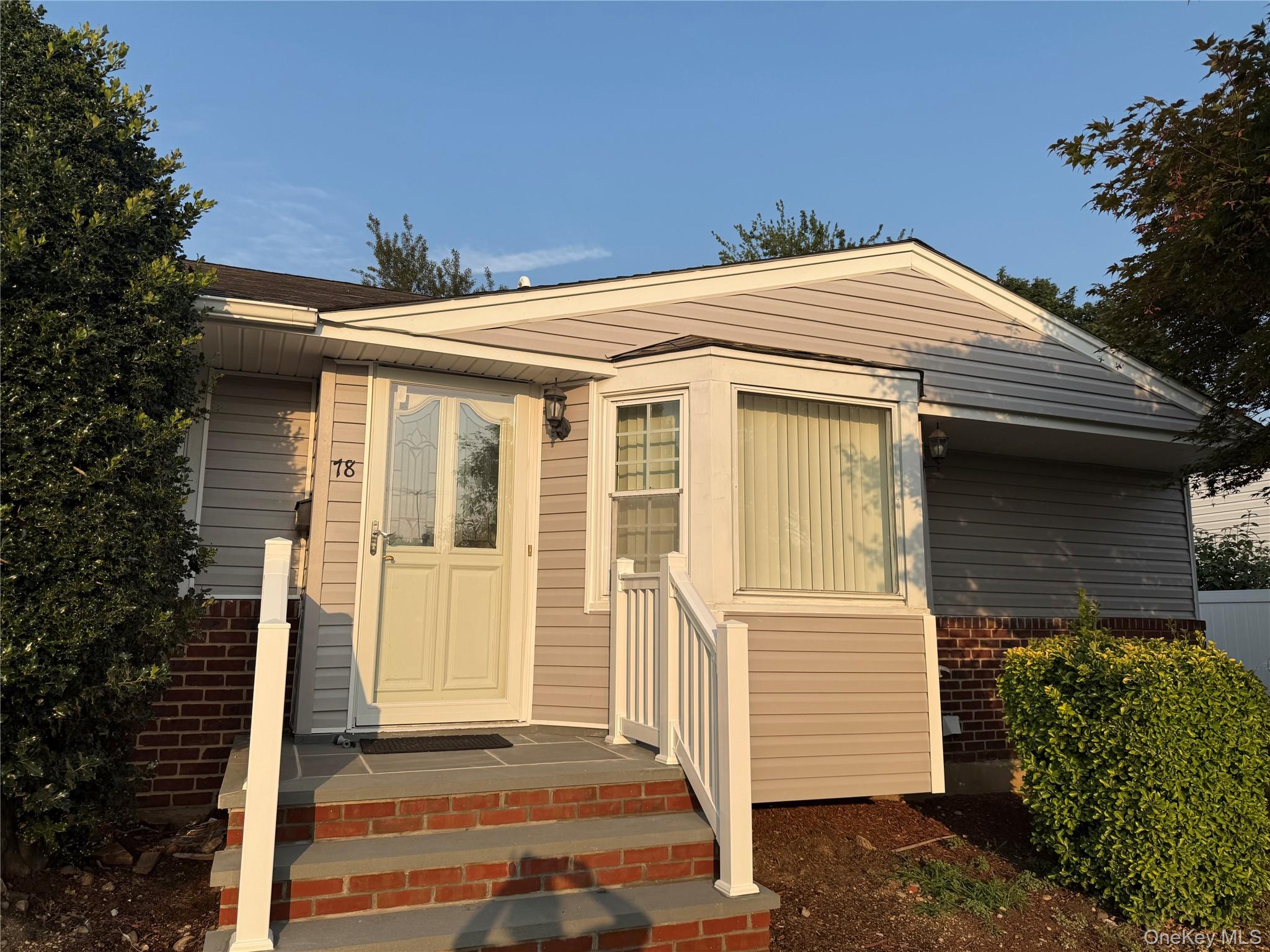 #1 photo, 78 Vassar Lane, हिक्सविले Hicksville , NY 11801