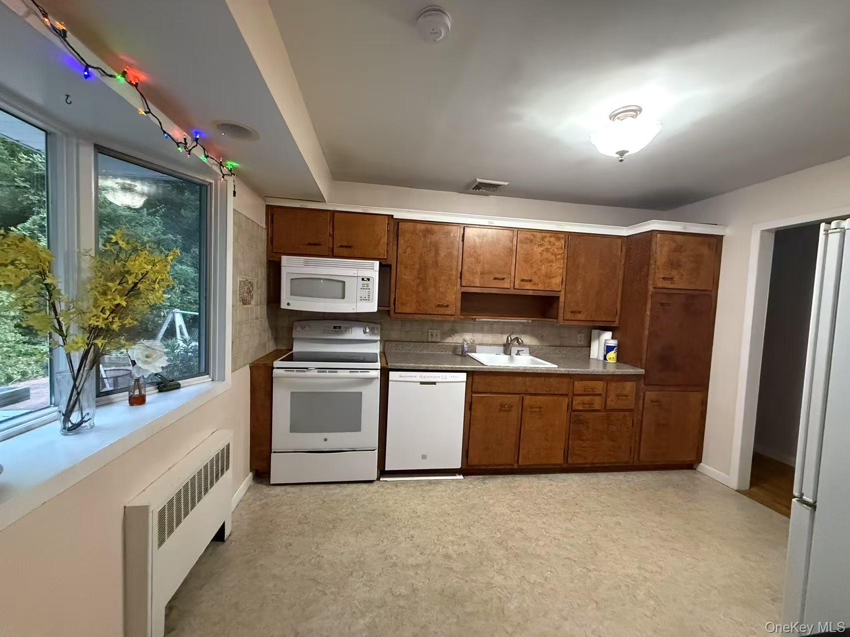 #10 photo, 216 Glenwood Lane, Port Jefferson , NY 11777