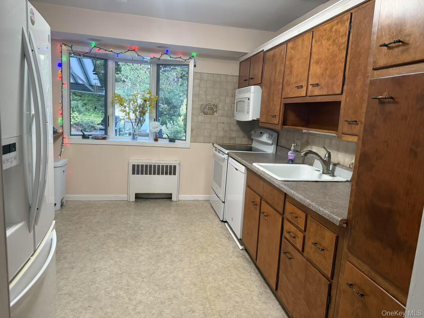 #12 photo, 216 Glenwood Lane, Port Jefferson , NY 11777