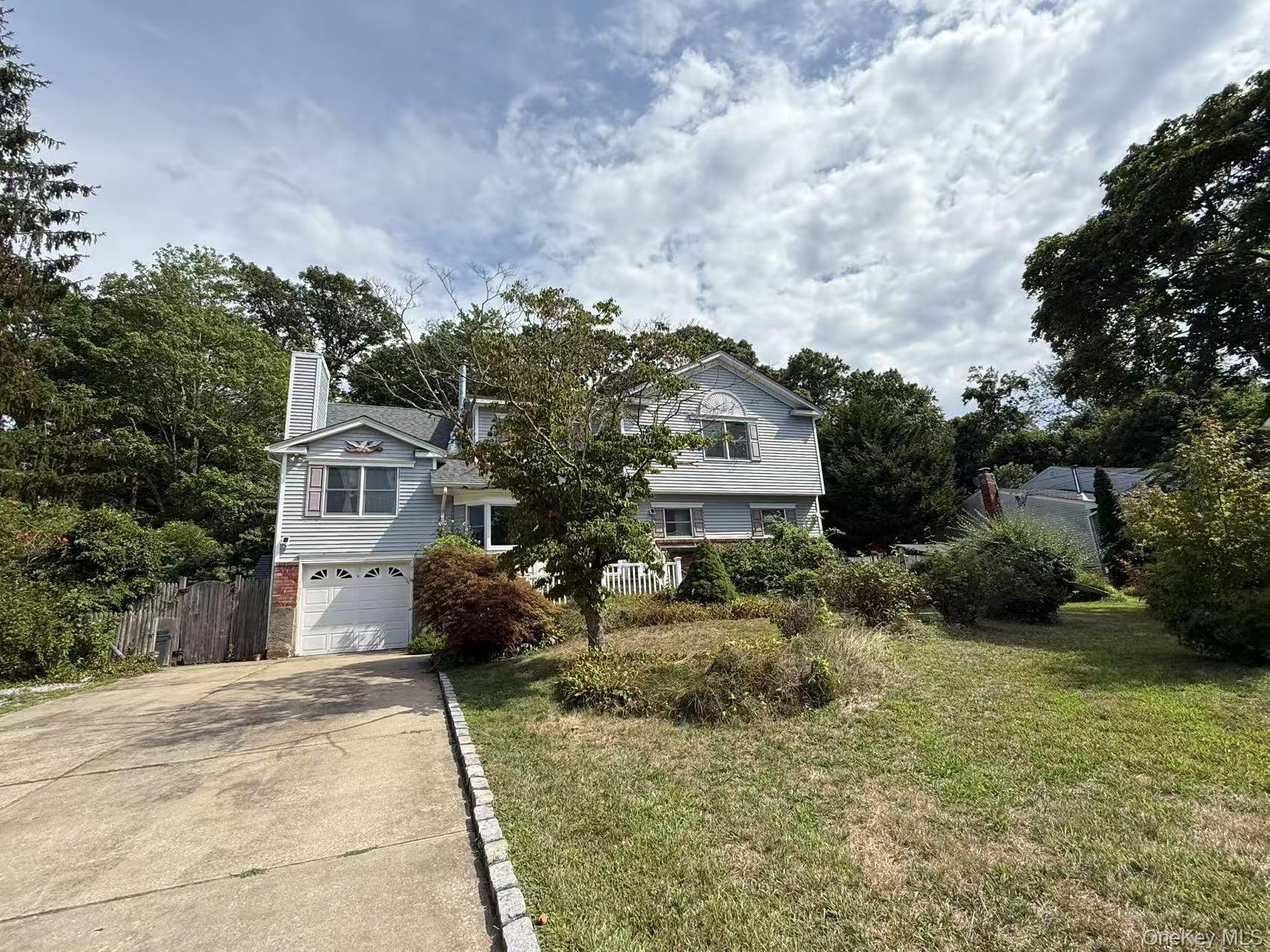 #3 photo, 216 Glenwood Lane, Port Jefferson , NY 11777