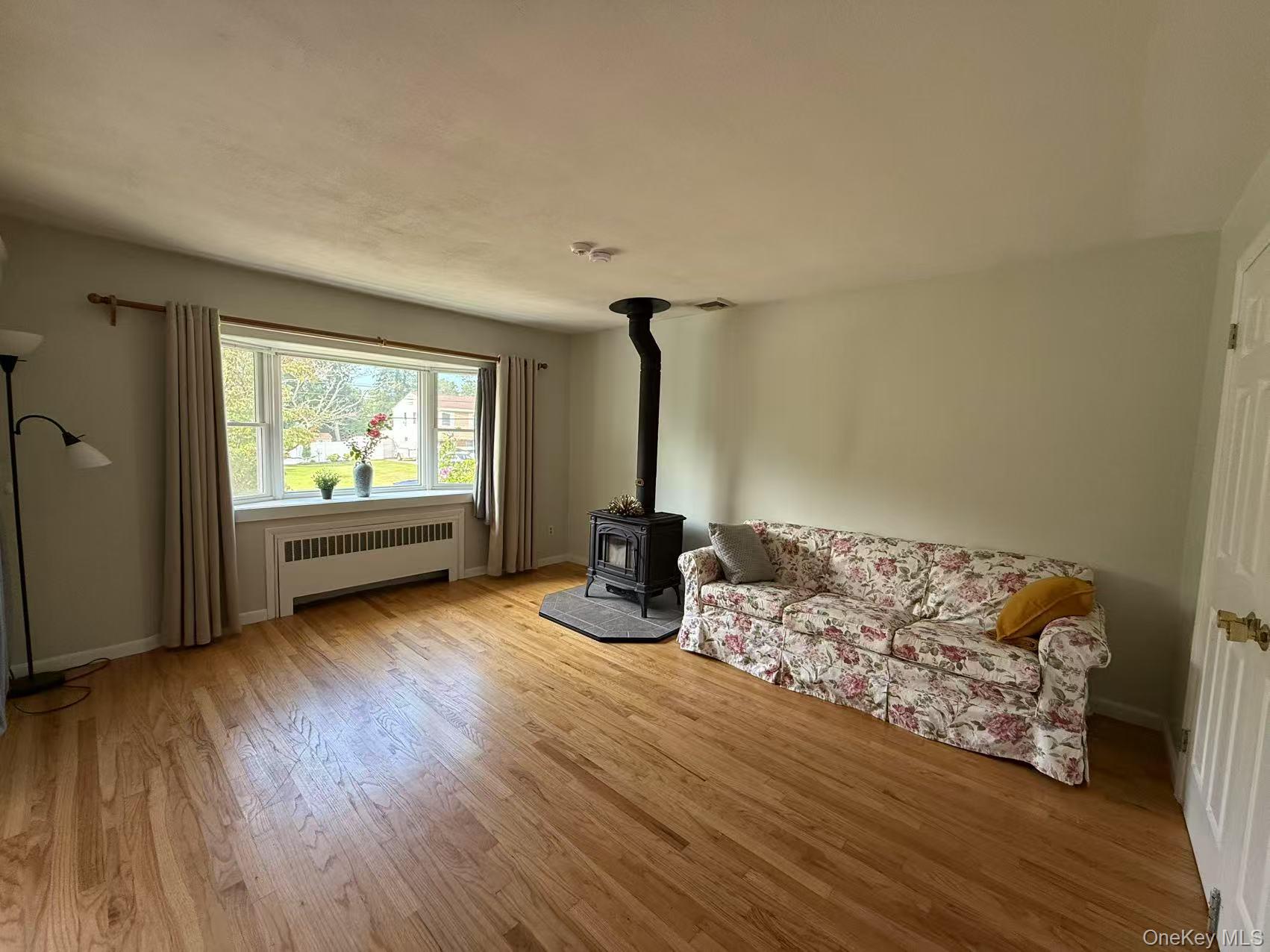 #4 photo, 216 Glenwood Lane, Port Jefferson , NY 11777