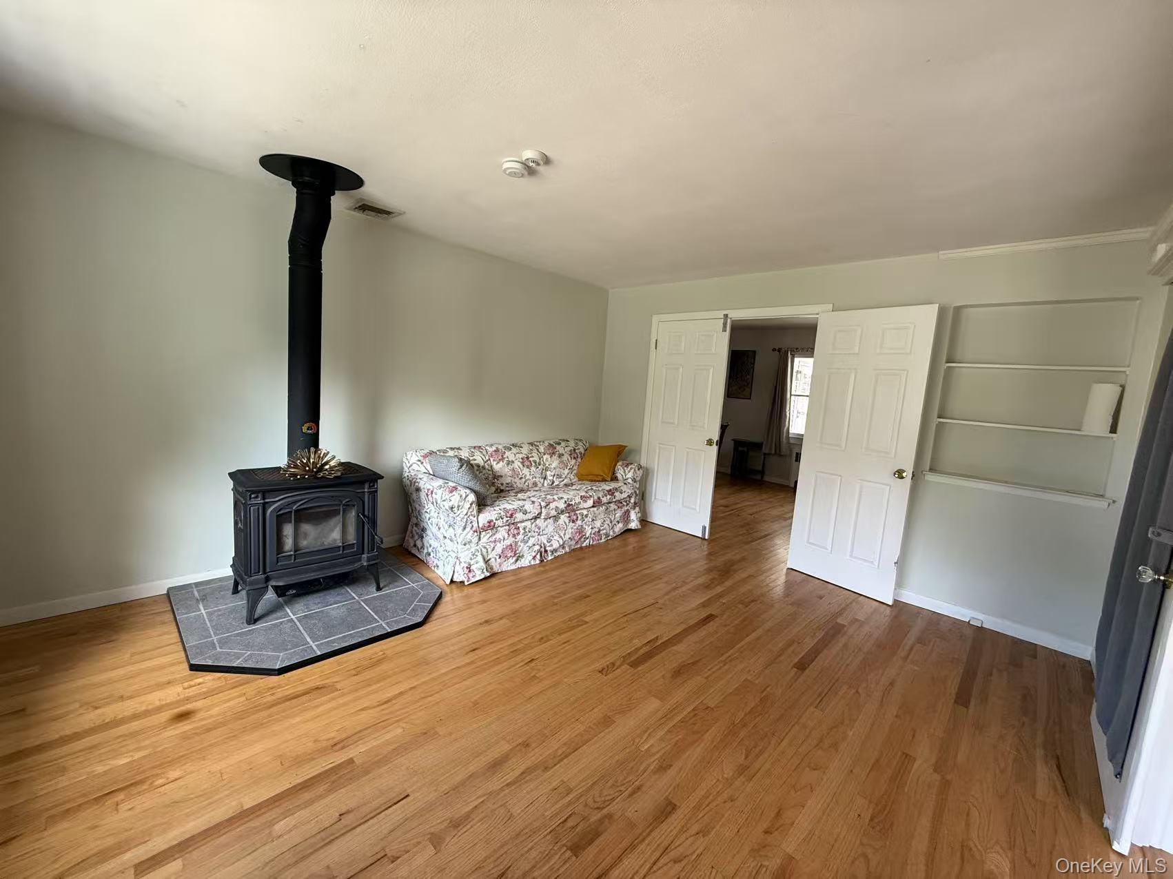 #5 photo, 216 Glenwood Lane, Port Jefferson , NY 11777