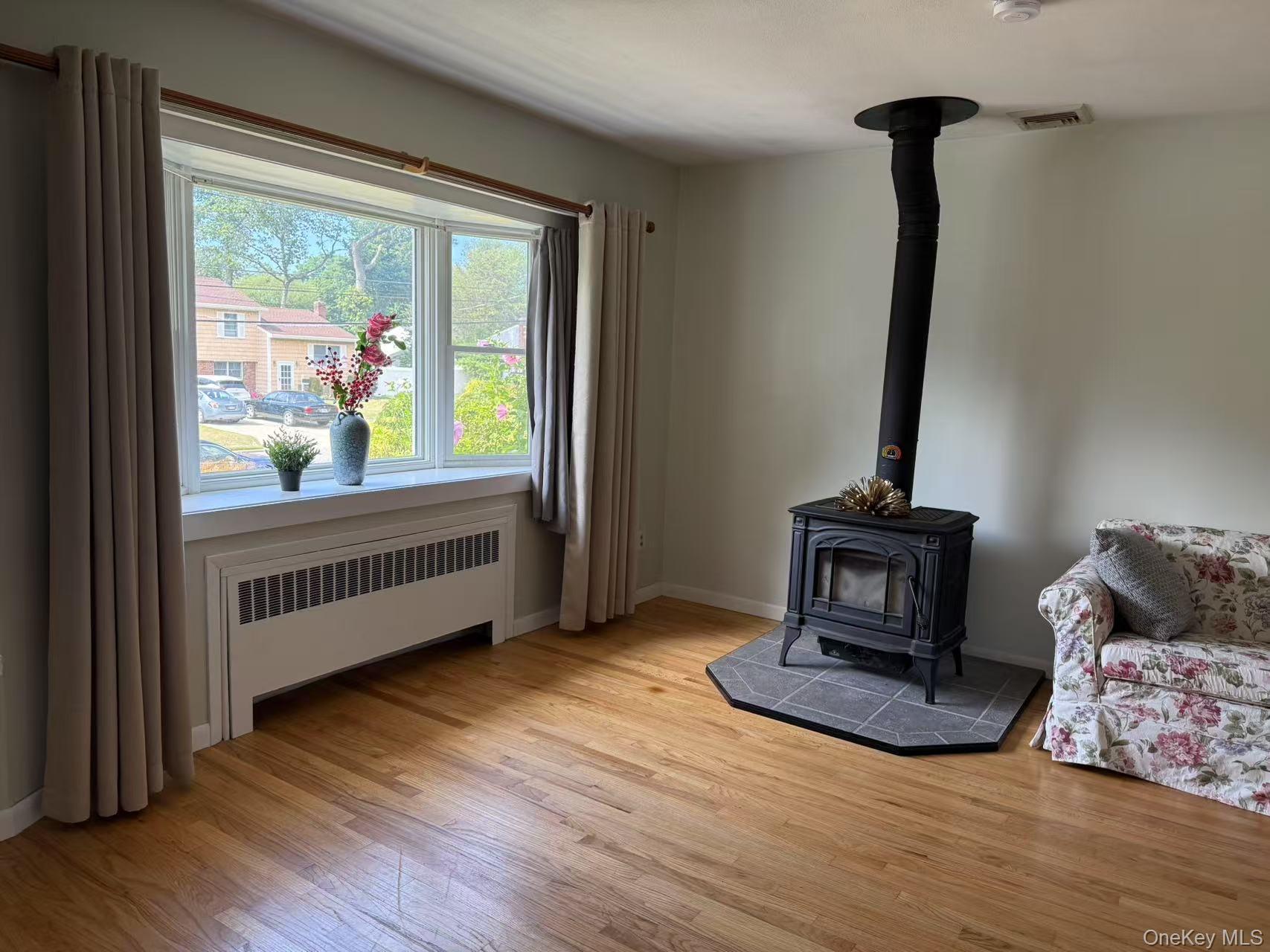 #6 photo, 216 Glenwood Lane, Port Jefferson , NY 11777