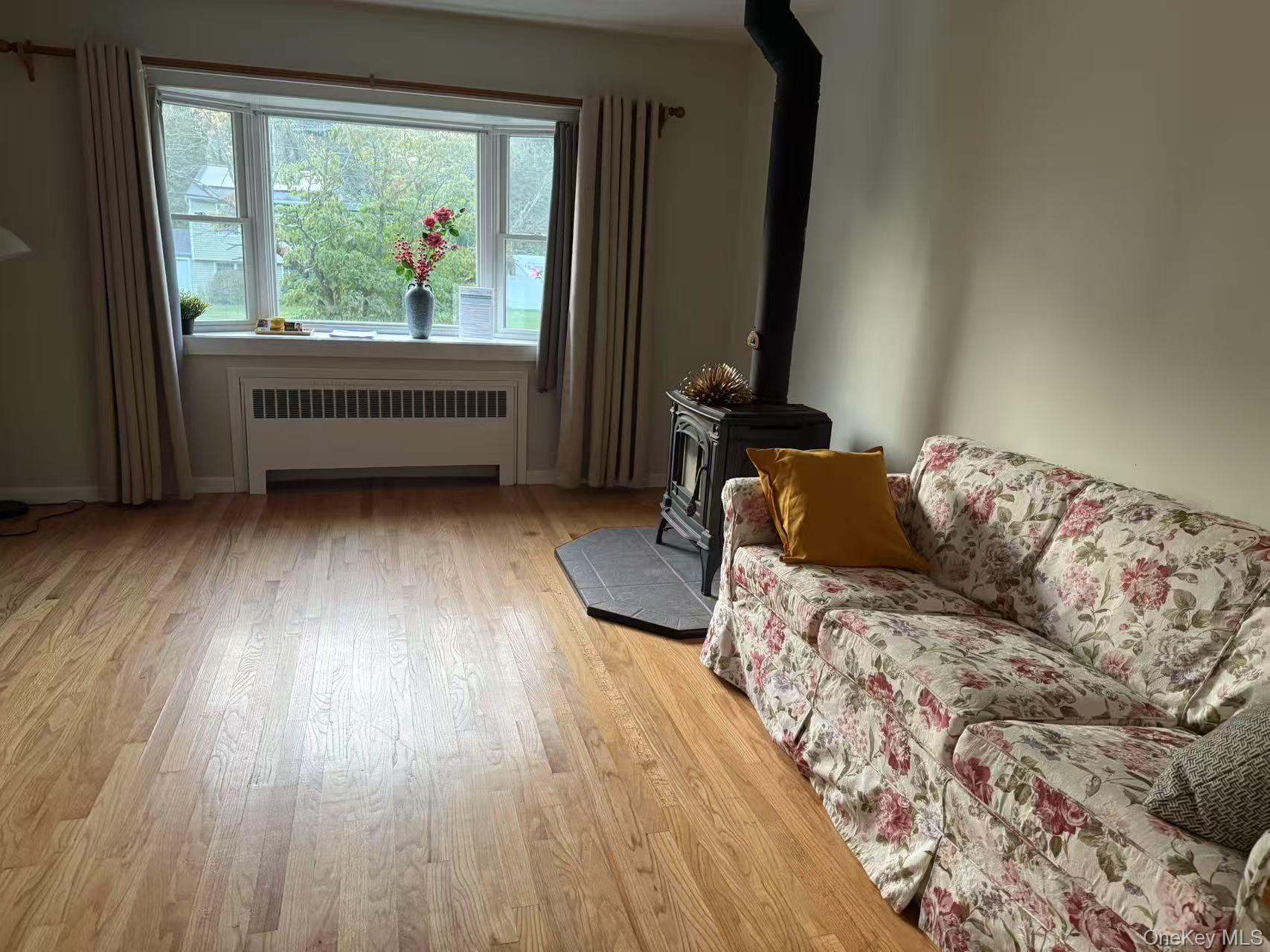 #7 photo, 216 Glenwood Lane, Port Jefferson , NY 11777