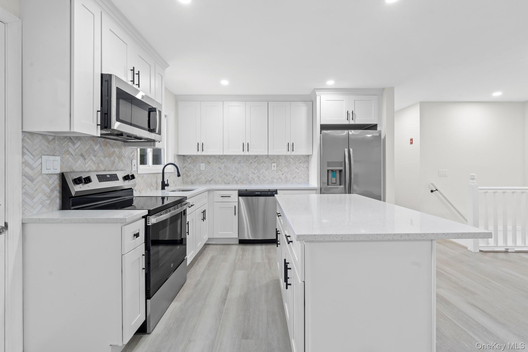 #2 photo, 16 Deer Drive, サフォーク郡 Sound Beach , NY 11789