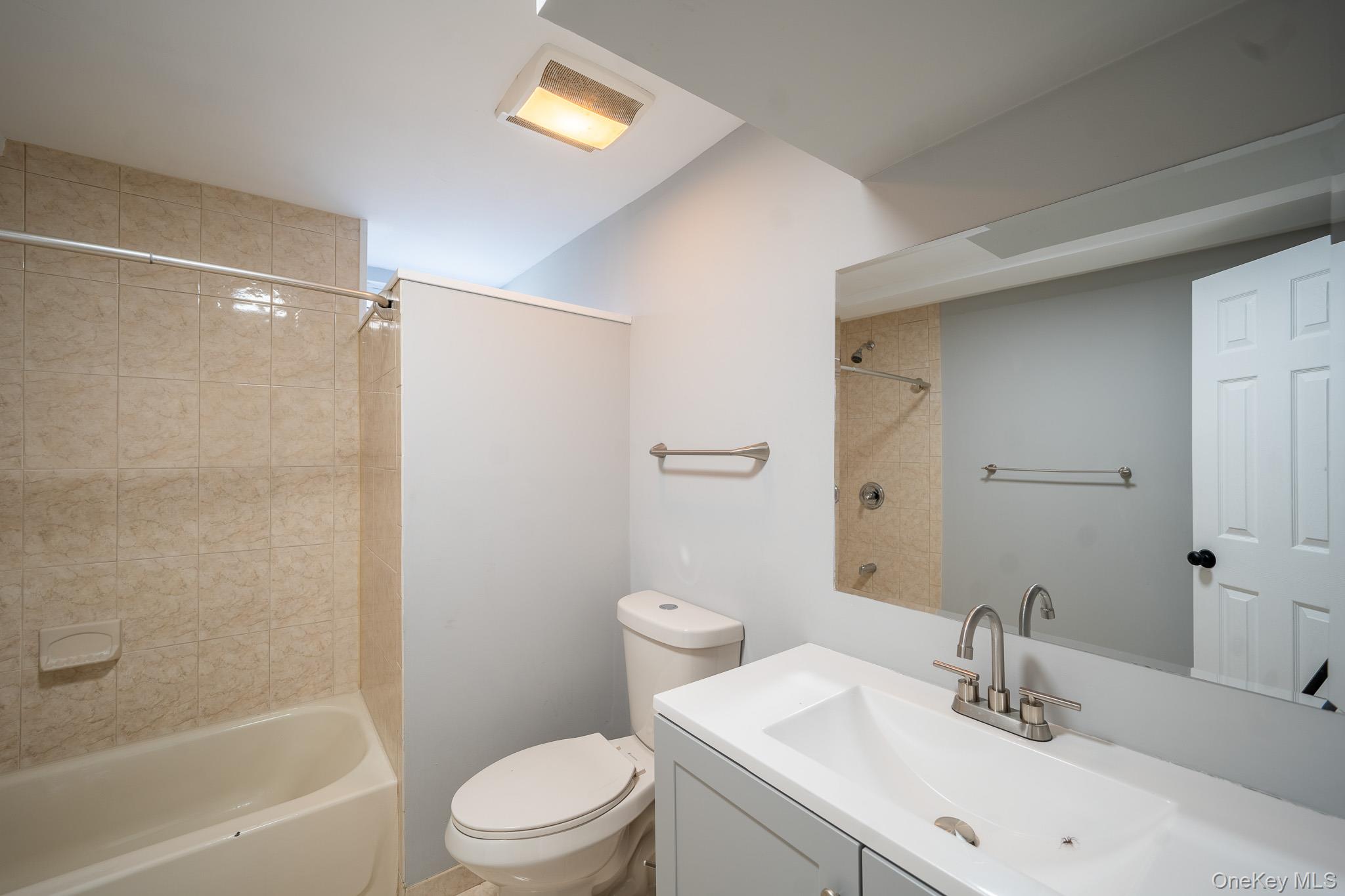 #18 photo, 23 Wheat Path Road, Mount Sinai , NY 11766