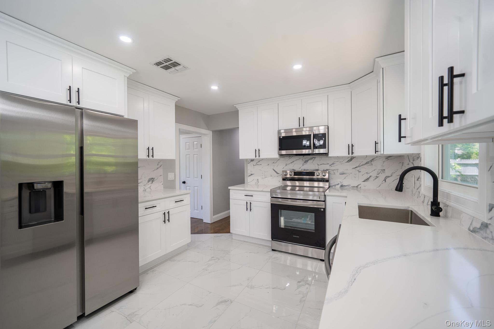 #4 photo, 23 Wheat Path Road, Mount Sinai , NY 11766