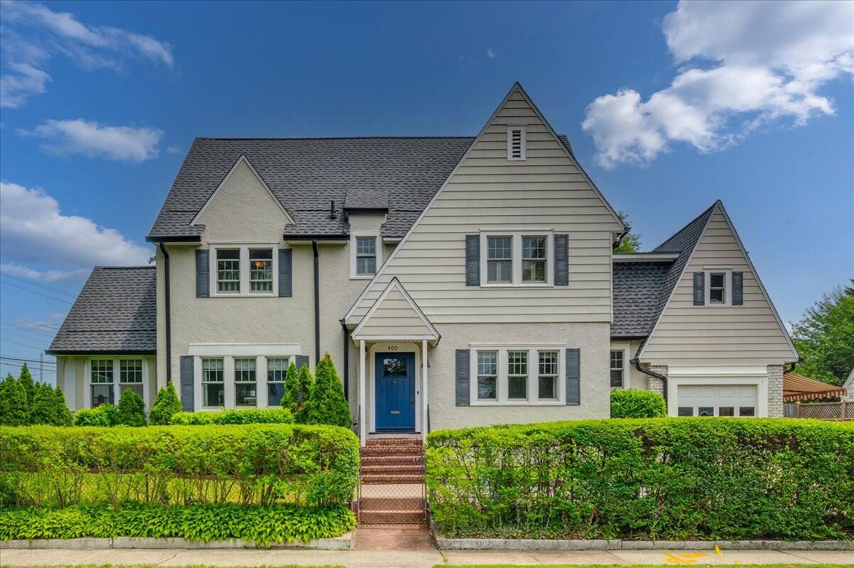 #1 photo, 400 Manor Ridge Road, Pelham , NY 10803