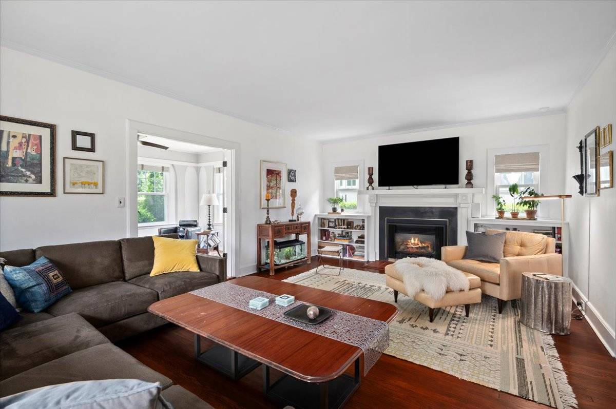 #11 photo, 400 Manor Ridge Road, Pelham , NY 10803