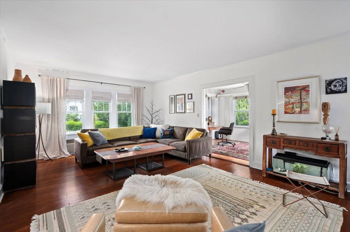 #8 photo, 400 Manor Ridge Road, Pelham , NY 10803