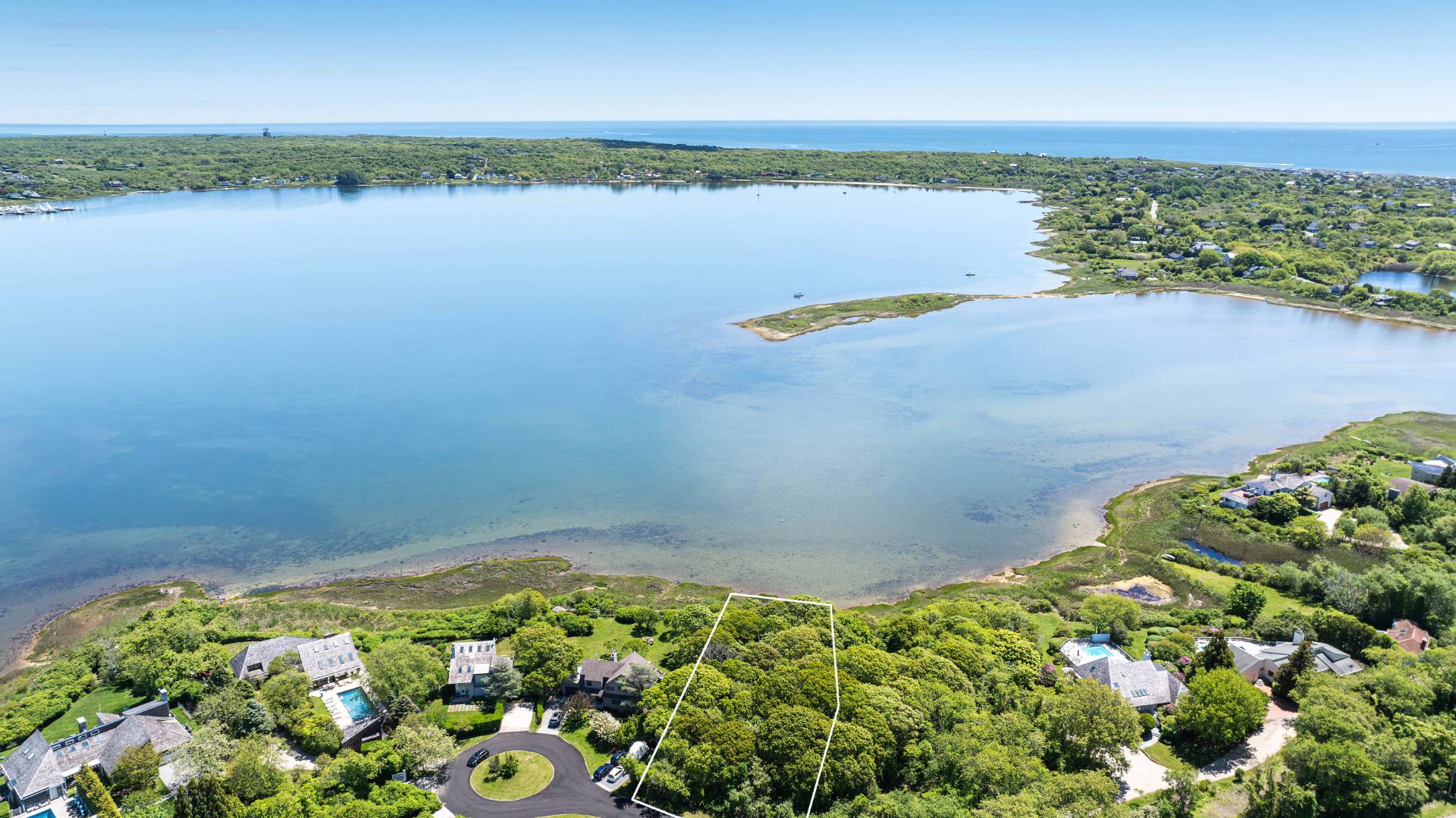 #2 photo, 14  Lakeside Court, サフォーク郡 Montauk , NY 11954