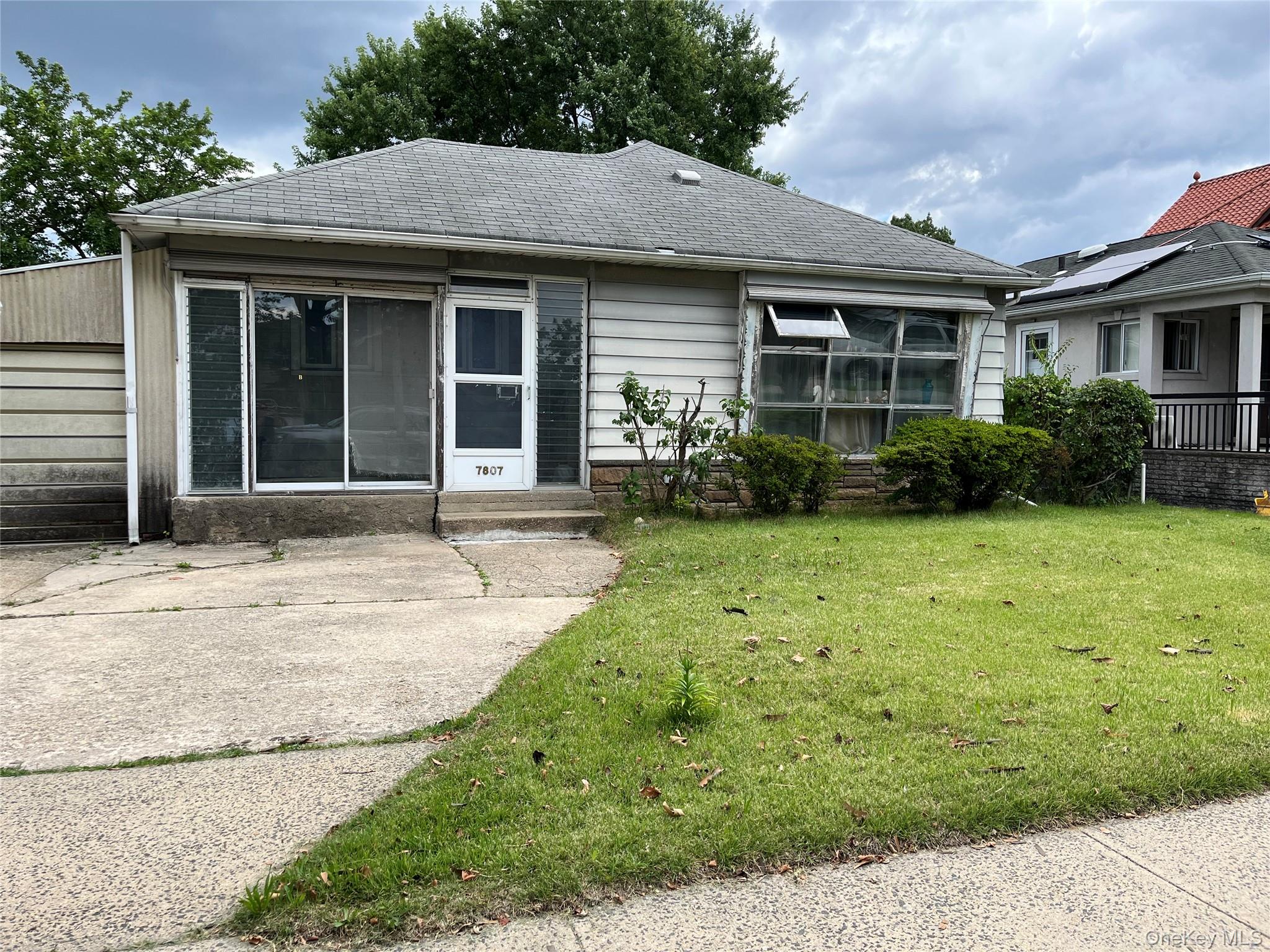 #1 photo, 78-07 264 Street, कुईंस Floral Park , NY 11004